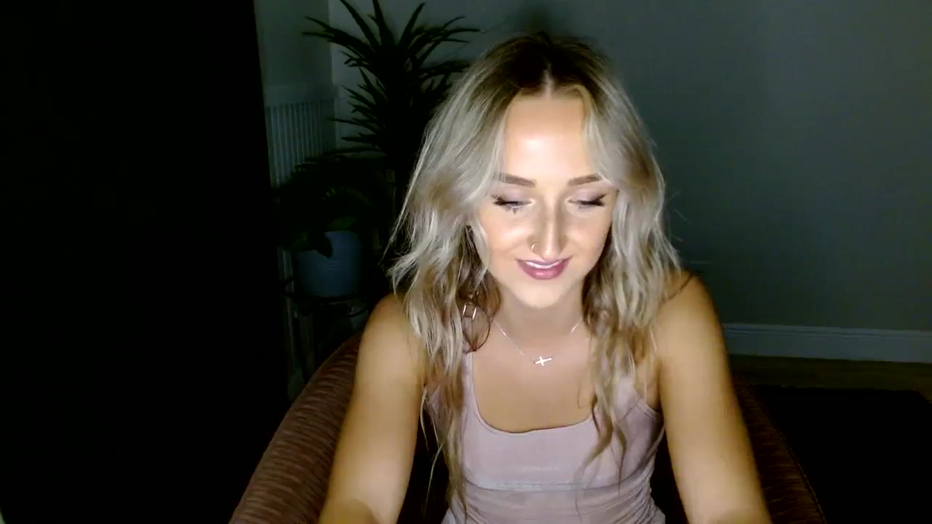Gallery image thumbnail from Sandiecheeks's myfreecams stream on, 11/16/2023, 03:31 image 10 of 20