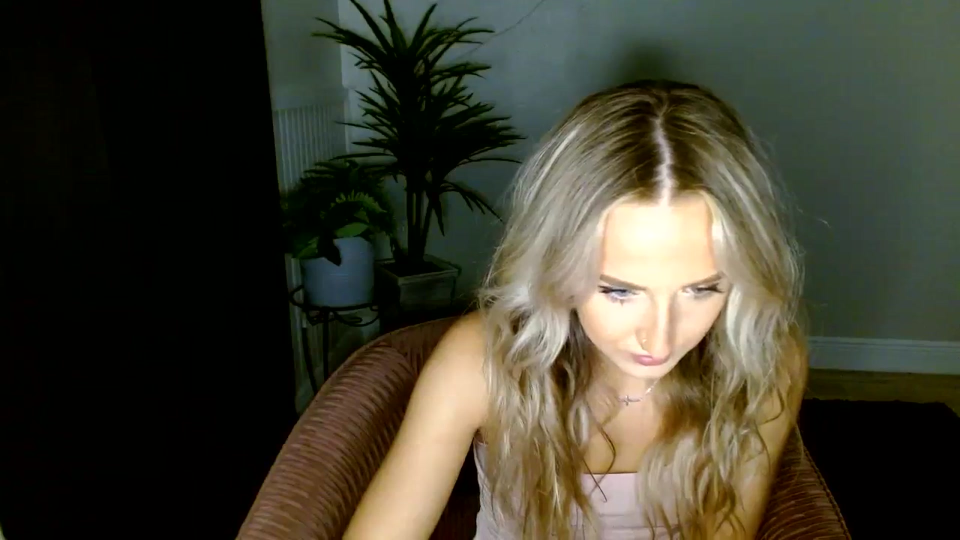 Gallery image thumbnail from Sandiecheeks's myfreecams stream on, 11/16/2023, 03:31 image 13 of 20