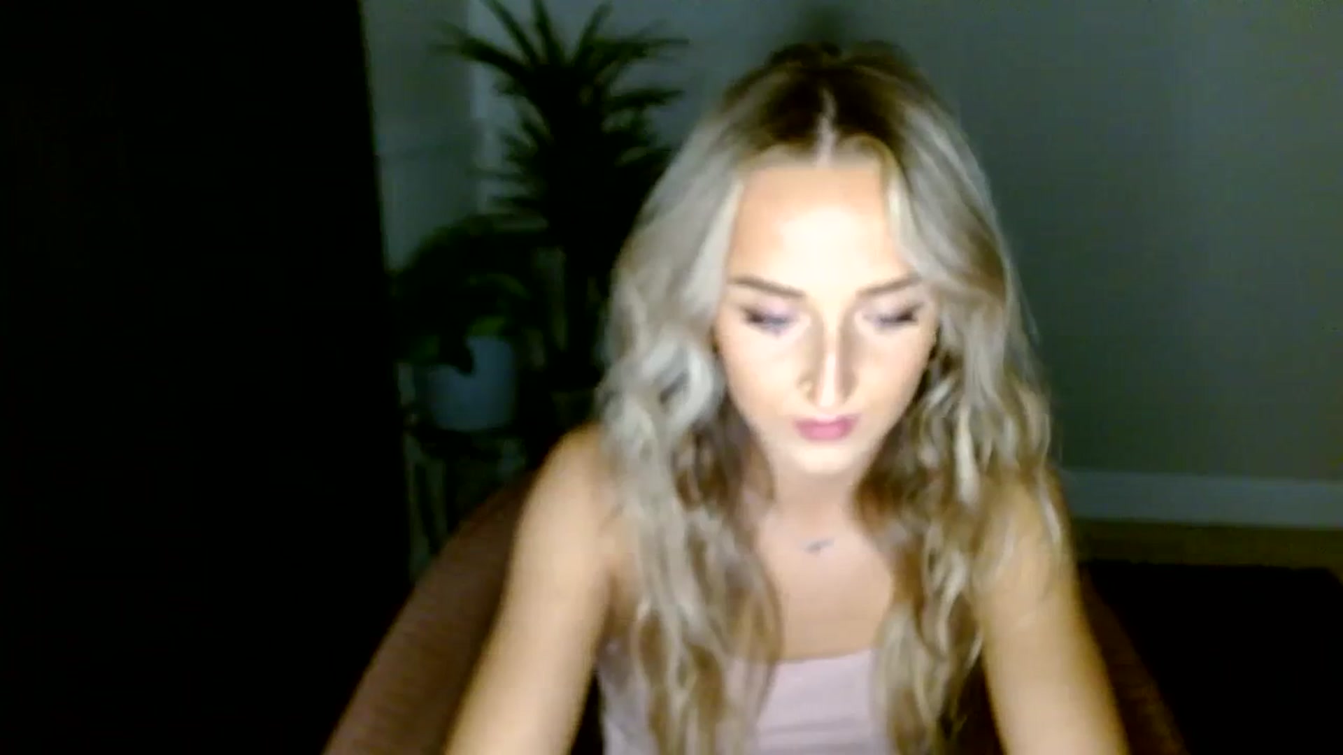 Gallery image thumbnail from Sandiecheeks's myfreecams stream on, 11/16/2023, 03:31 image 18 of 20