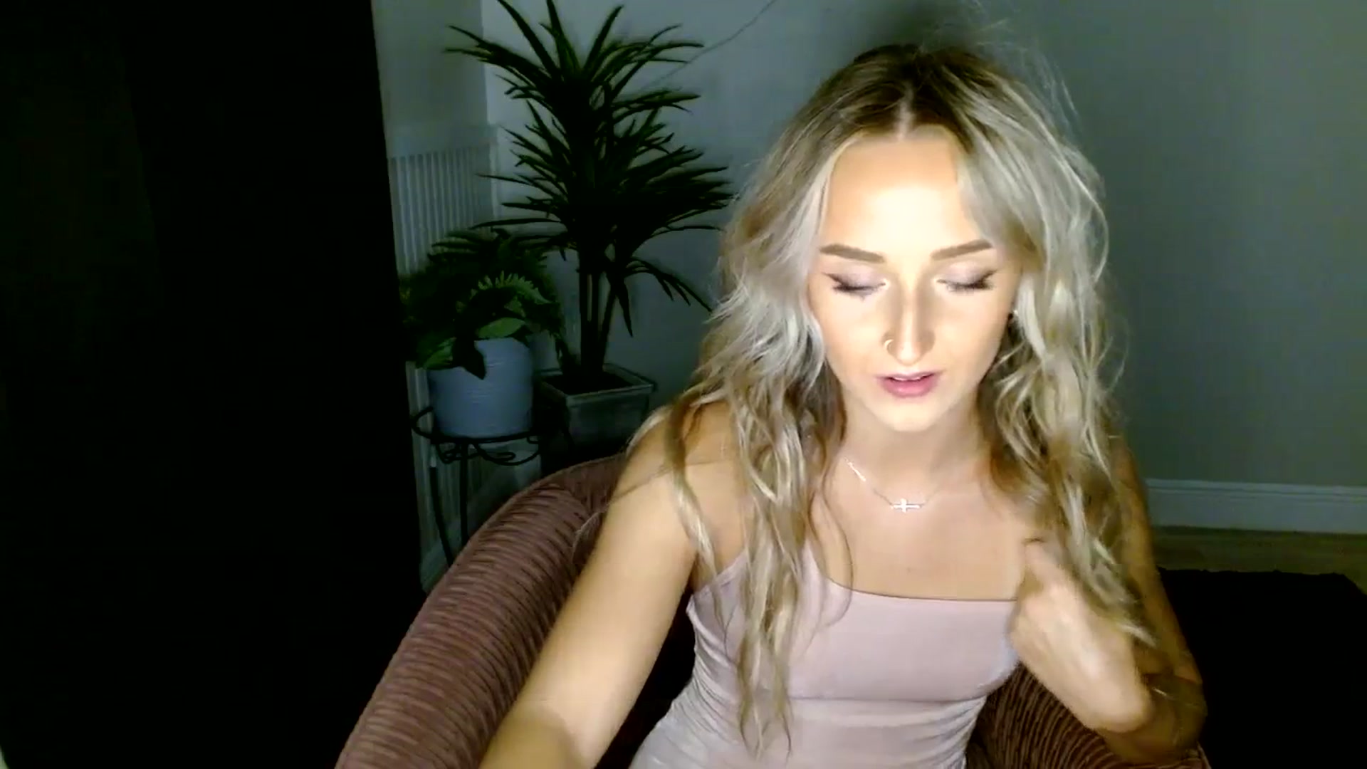 Gallery image thumbnail from Sandiecheeks's myfreecams stream on, 11/16/2023, 03:31 image 7 of 20