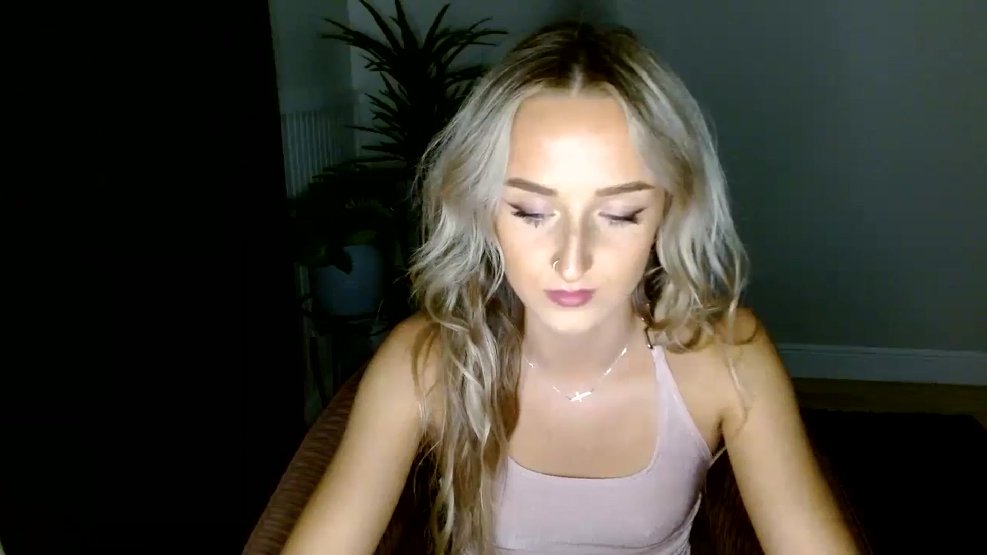 Gallery image thumbnail from Sandiecheeks's myfreecams stream on, 11/16/2023, 03:31 image 4 of 20