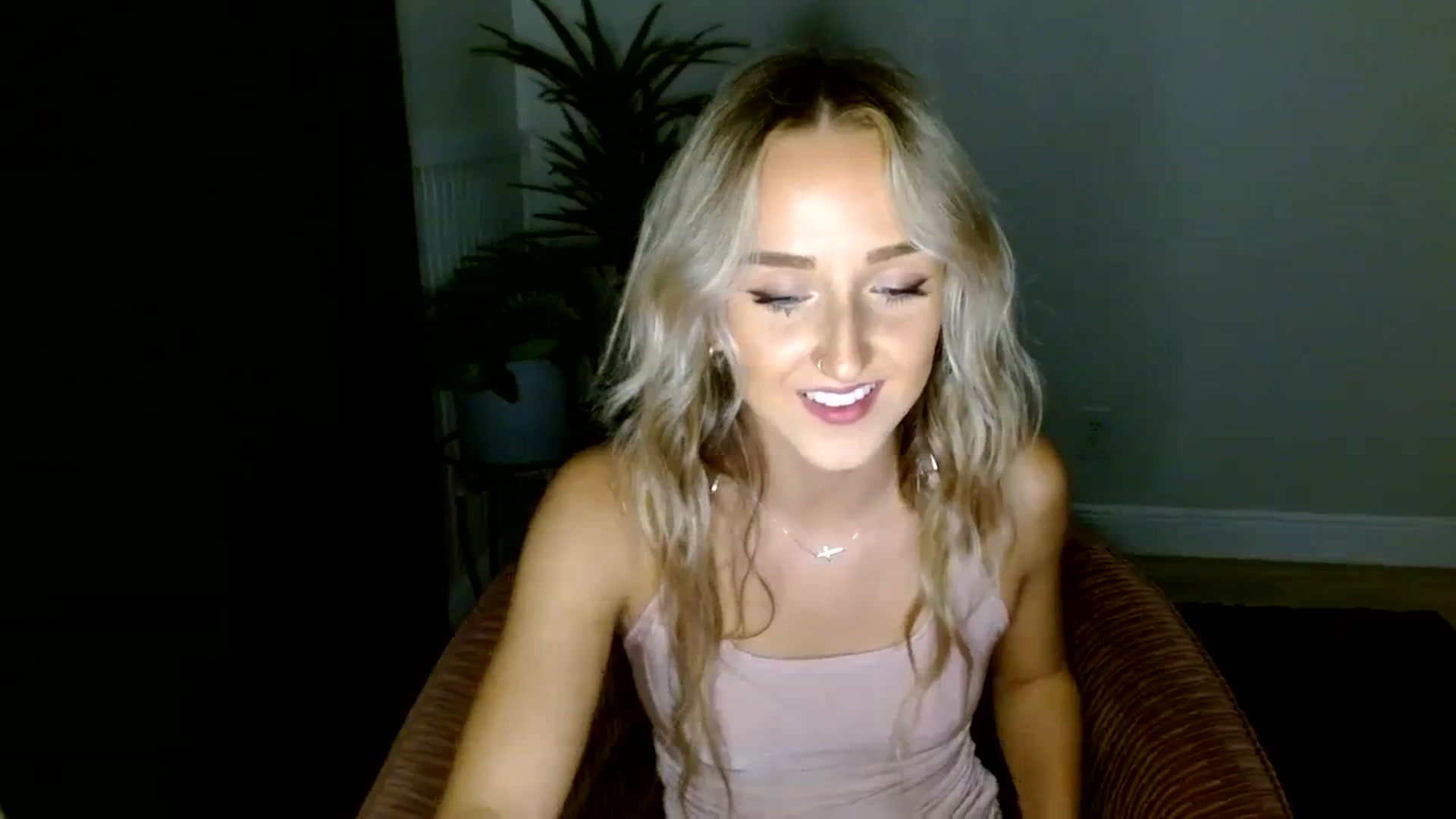 Gallery image thumbnail from Sandiecheeks's myfreecams stream on, 11/16/2023, 03:31 image 11 of 20