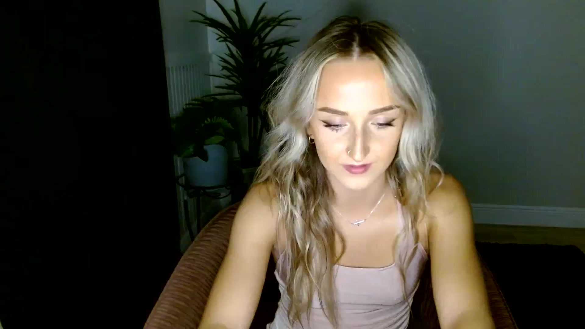 Gallery image thumbnail from Sandiecheeks's myfreecams stream on, 11/16/2023, 03:31 image 6 of 20