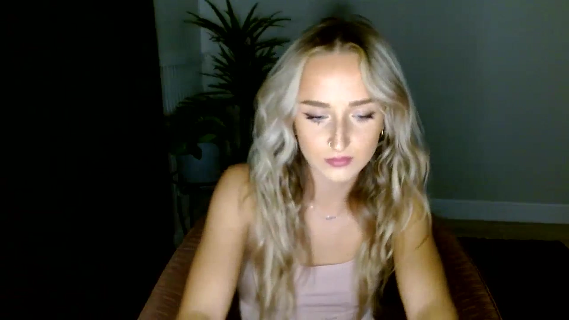 Gallery image thumbnail from Sandiecheeks's myfreecams stream on, 11/16/2023, 03:31 image 17 of 20