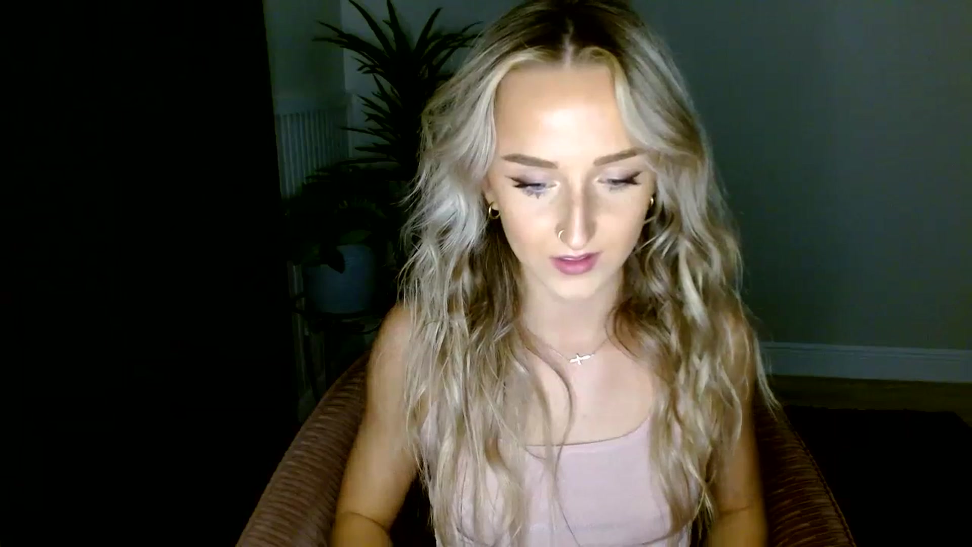 Gallery image thumbnail from Sandiecheeks's myfreecams stream on, 11/16/2023, 03:31 image 15 of 20