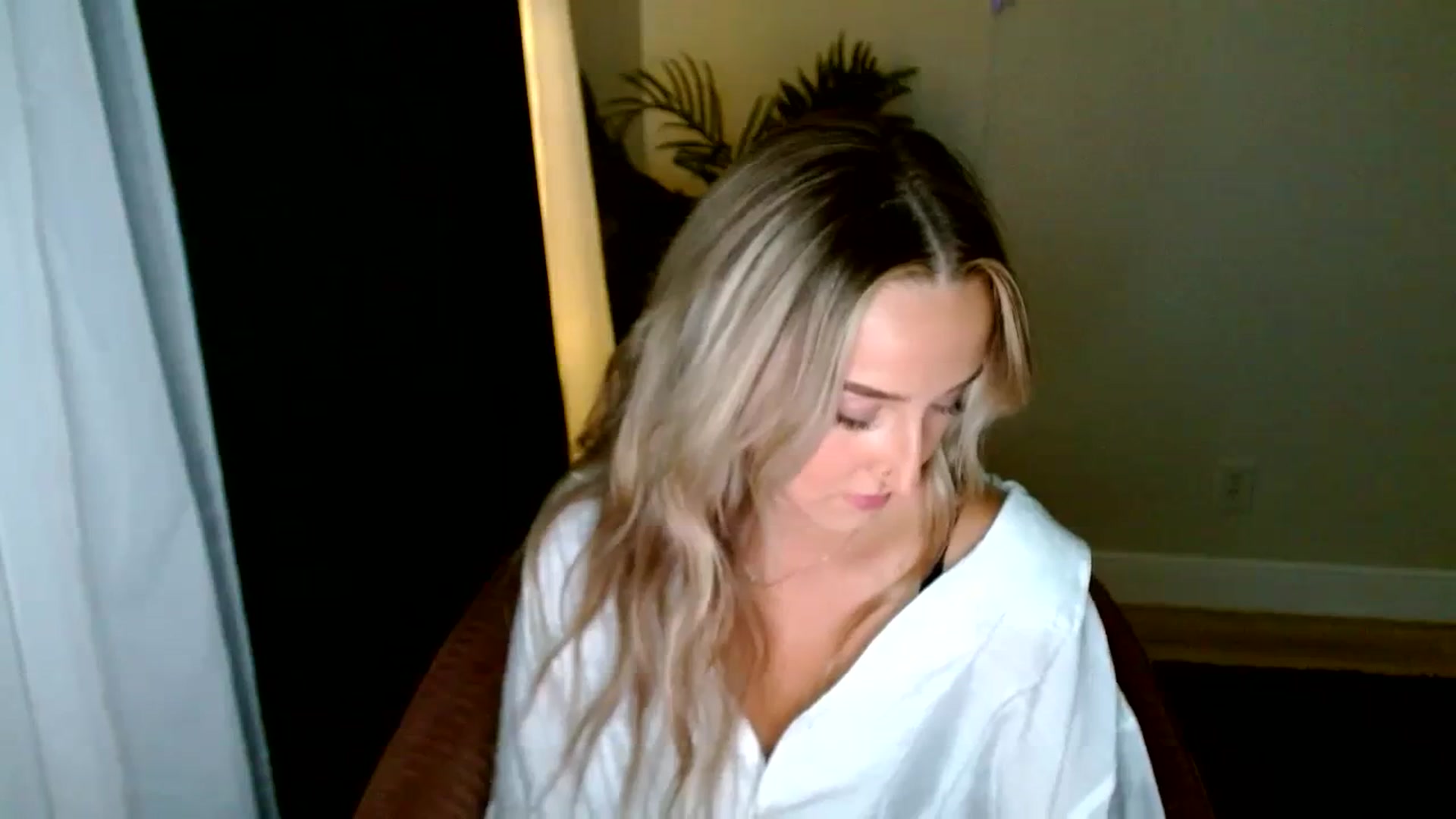 Gallery image thumbnail from Sandiecheeks's myfreecams stream on, 12/12/2023, 04:38 image 14 of 20