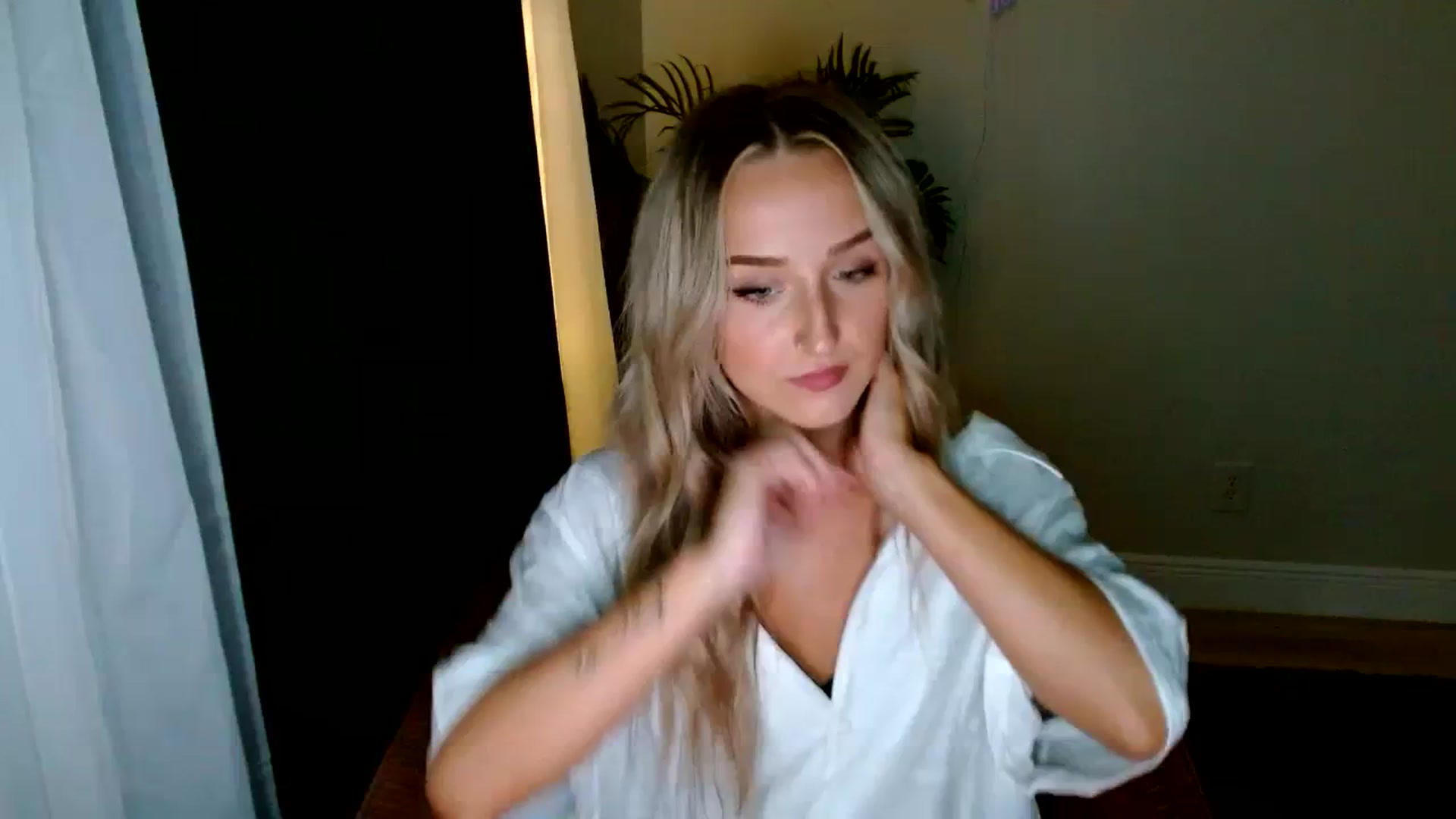 Gallery image thumbnail from Sandiecheeks's myfreecams stream on, 12/12/2023, 04:38 image 1 of 20