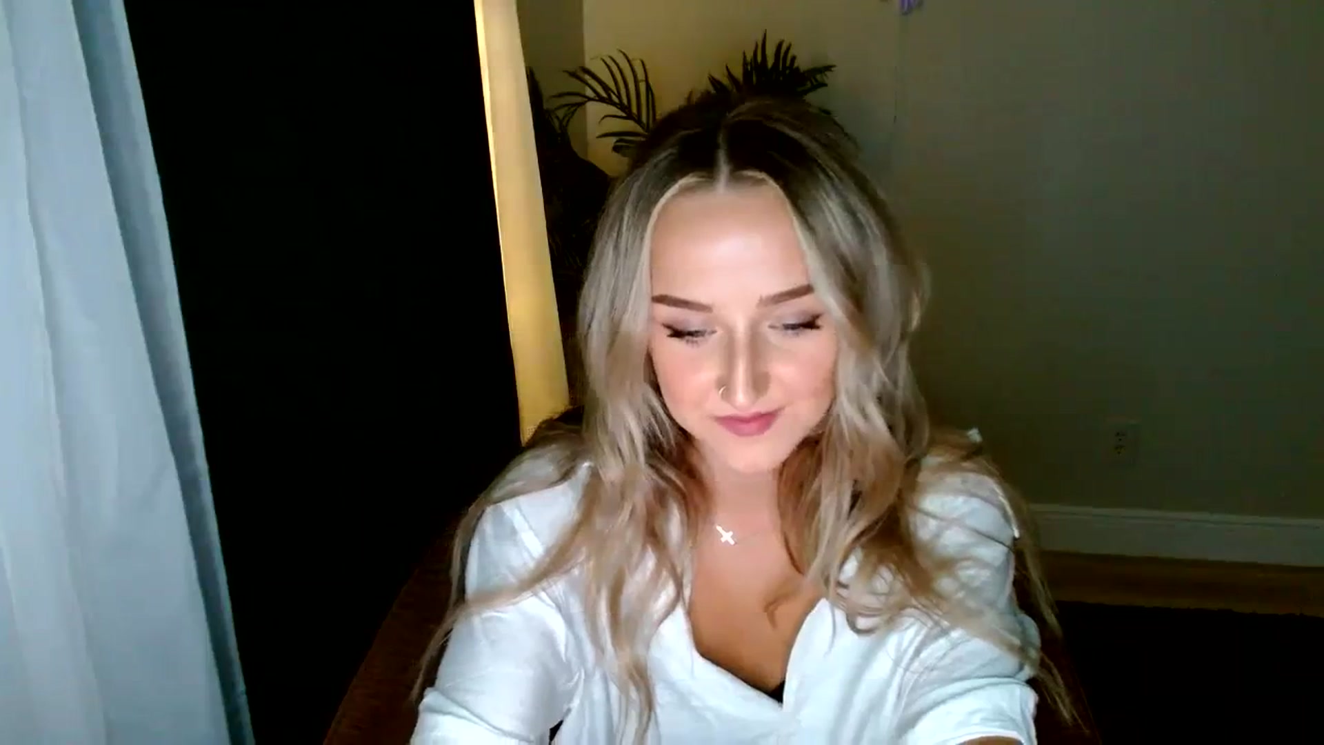 Gallery image thumbnail from Sandiecheeks's myfreecams stream on, 12/12/2023, 04:38 image 2 of 20