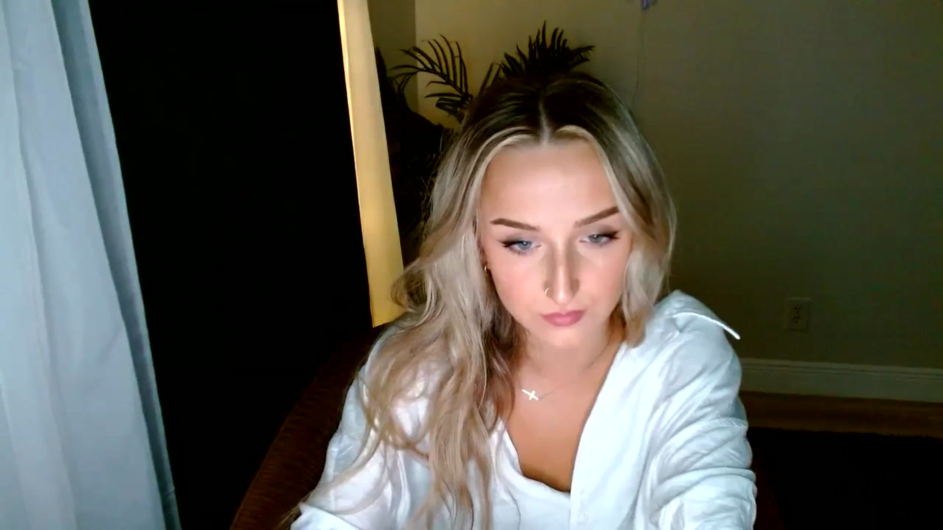 Gallery image thumbnail from Sandiecheeks's myfreecams stream on, 12/12/2023, 04:38 image 18 of 20