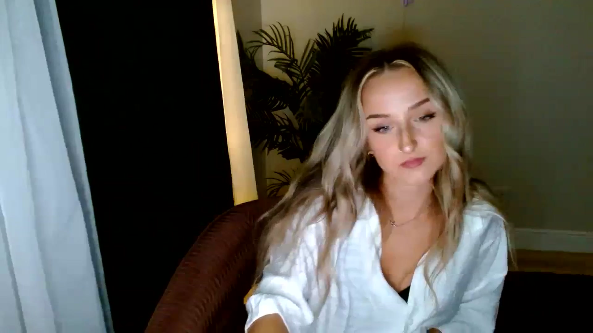 Gallery image thumbnail from Sandiecheeks's myfreecams stream on, 12/12/2023, 04:38 image 6 of 20