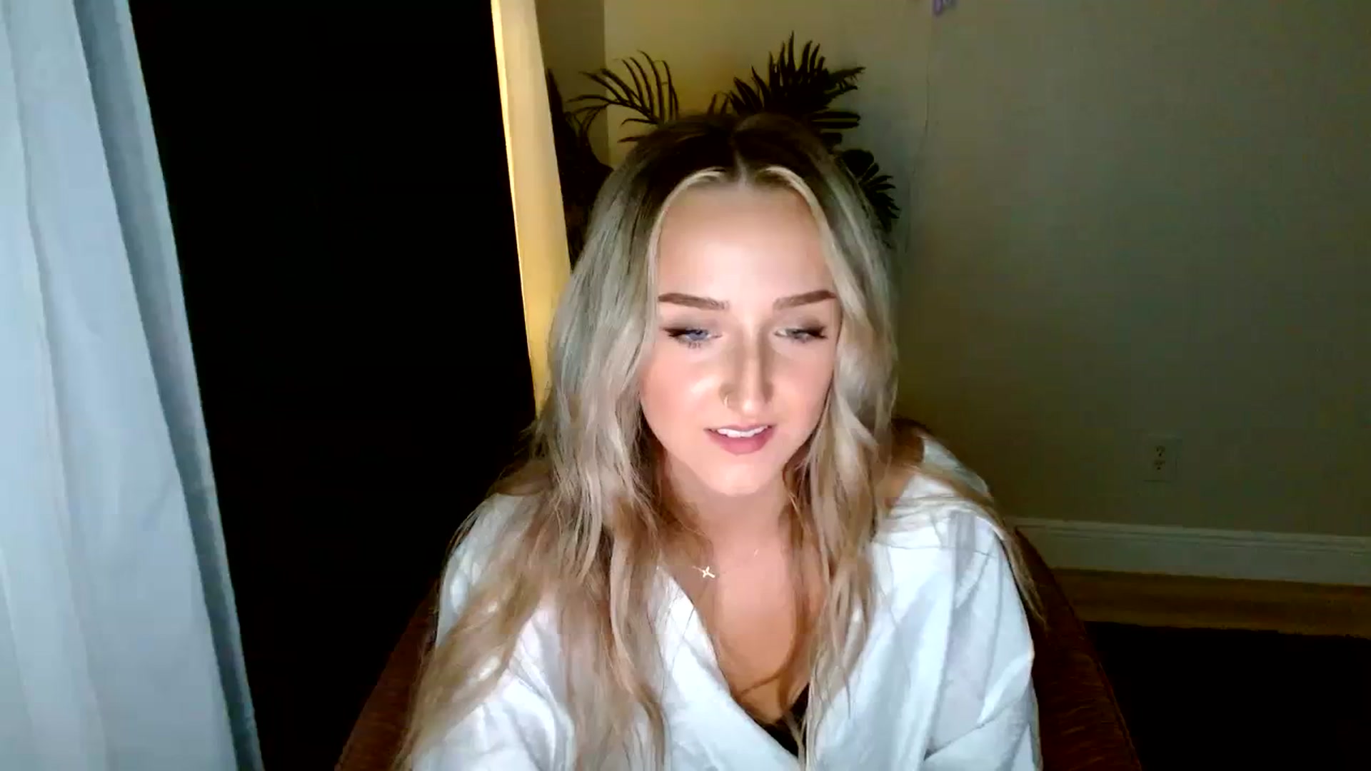 Gallery image thumbnail from Sandiecheeks's myfreecams stream on, 12/12/2023, 04:38 image 9 of 20