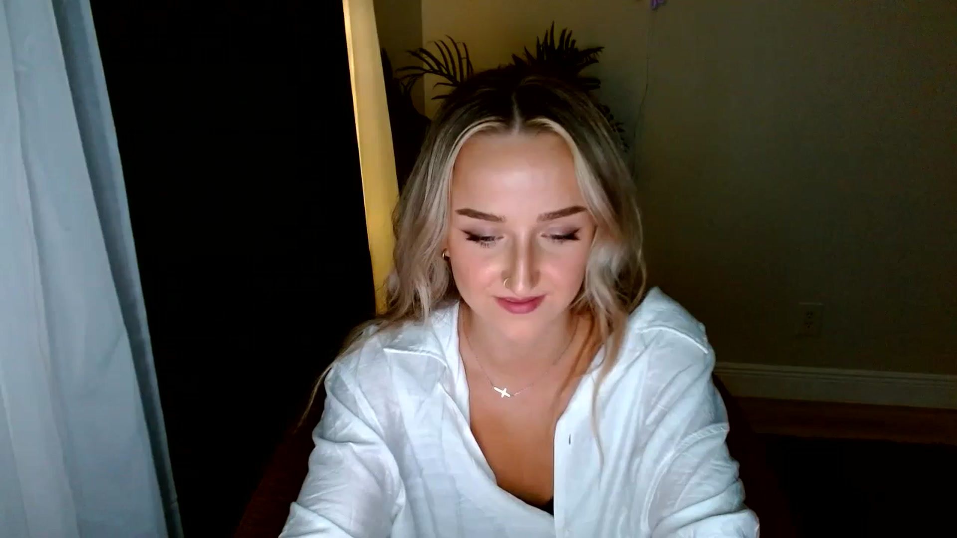 Gallery image thumbnail from Sandiecheeks's myfreecams stream on, 12/12/2023, 04:38 image 10 of 20
