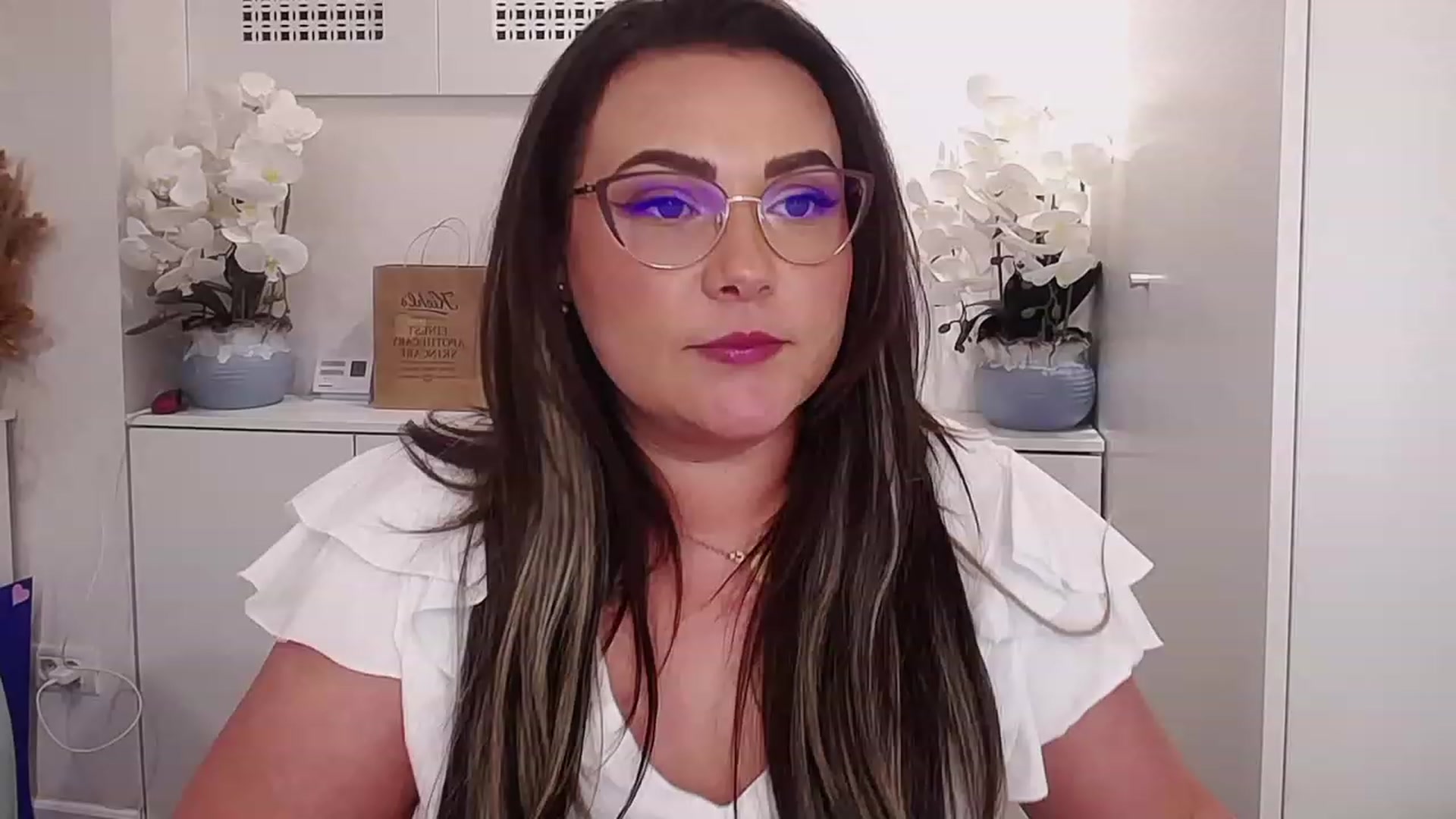 Gallery image thumbnail from SandraBloom's myfreecams stream on, 07/10/2023, 01:51 image 9 of 20