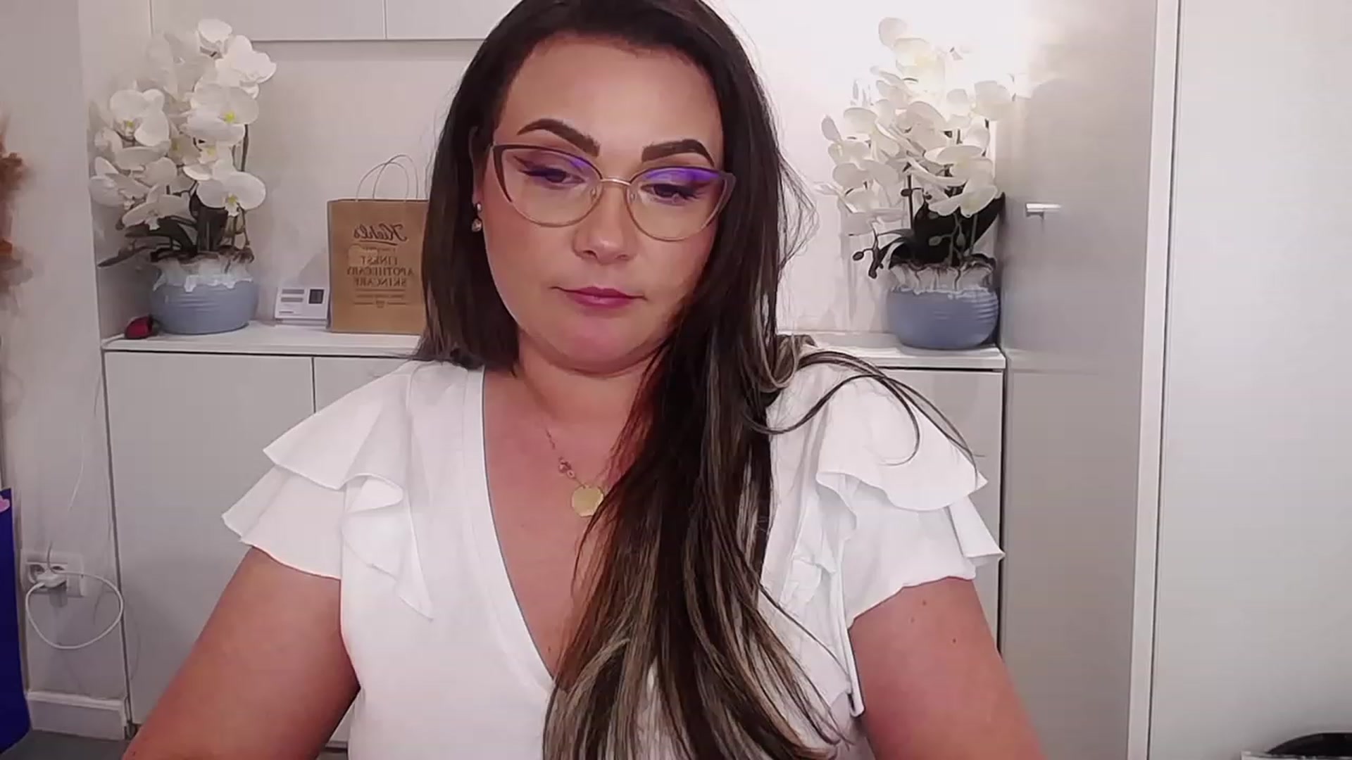 Gallery image thumbnail from SandraBloom's myfreecams stream on, 07/10/2023, 01:51 image 18 of 20