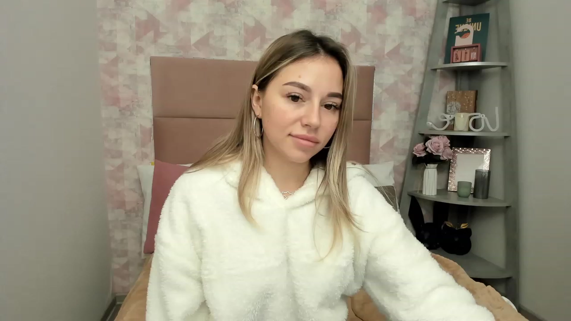 Gallery image thumbnail from SandraFitt's myfreecams stream on, 11/25/2022, 12:57 image 10 of 20
