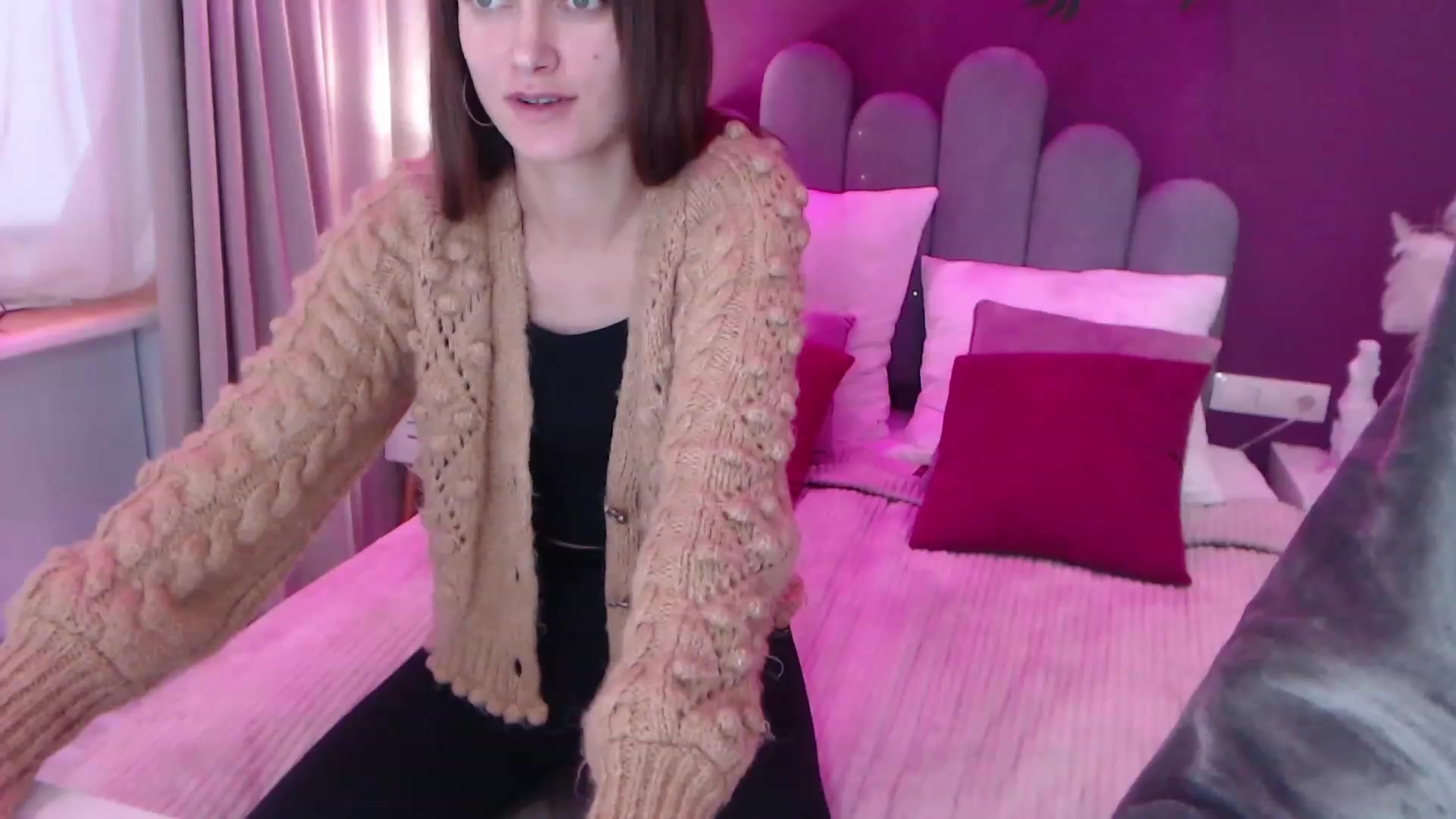 Gallery image thumbnail from SandraFitt's myfreecams stream on, 12/11/2022, 09:54 image 1 of 20