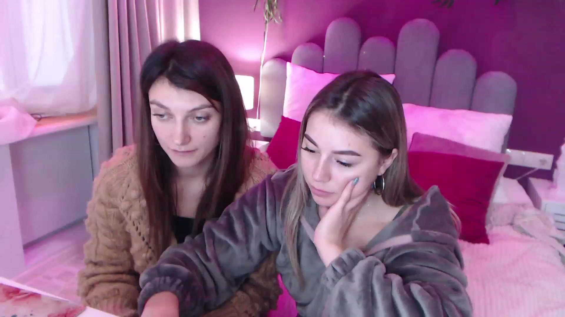 Gallery image thumbnail from SandraFitt's myfreecams stream on, 12/11/2022, 11:16 image 17 of 20