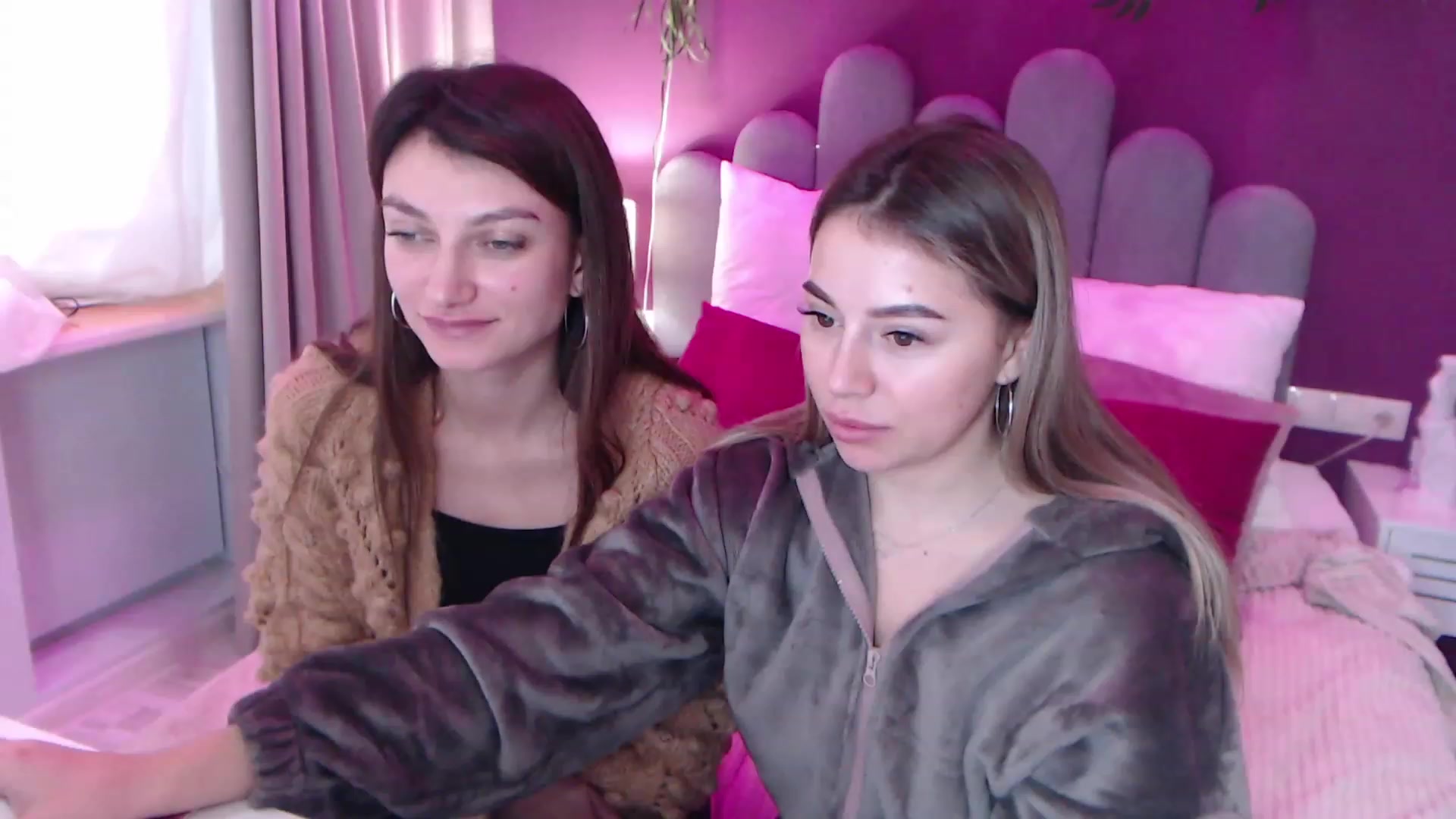 Gallery image thumbnail from SandraFitt's myfreecams stream on, 12/11/2022, 12:08 image 10 of 20