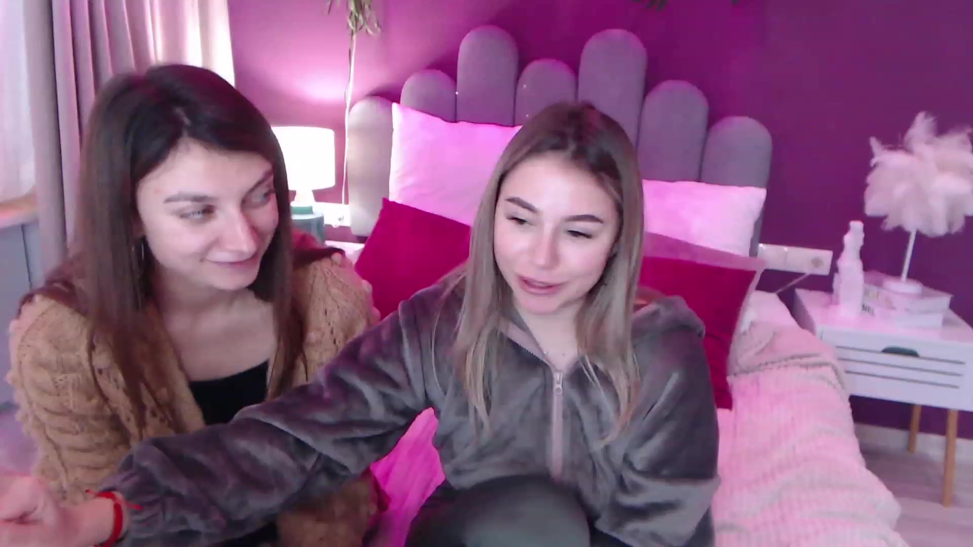 Gallery image thumbnail from SandraFitt's myfreecams stream on, 12/11/2022, 12:08 image 17 of 20