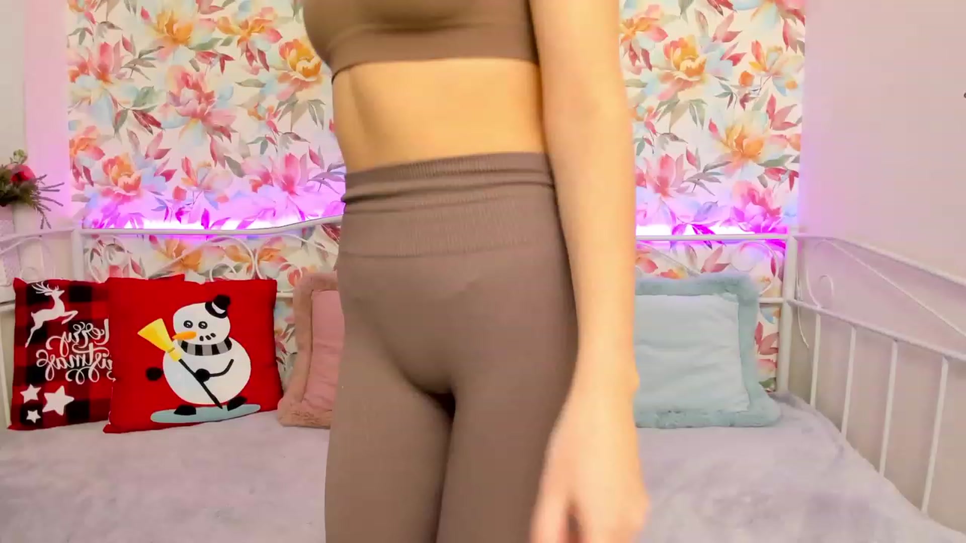 Gallery image thumbnail from SandraFitt's myfreecams stream on, 12/25/2022, 14:15 image 2 of 20