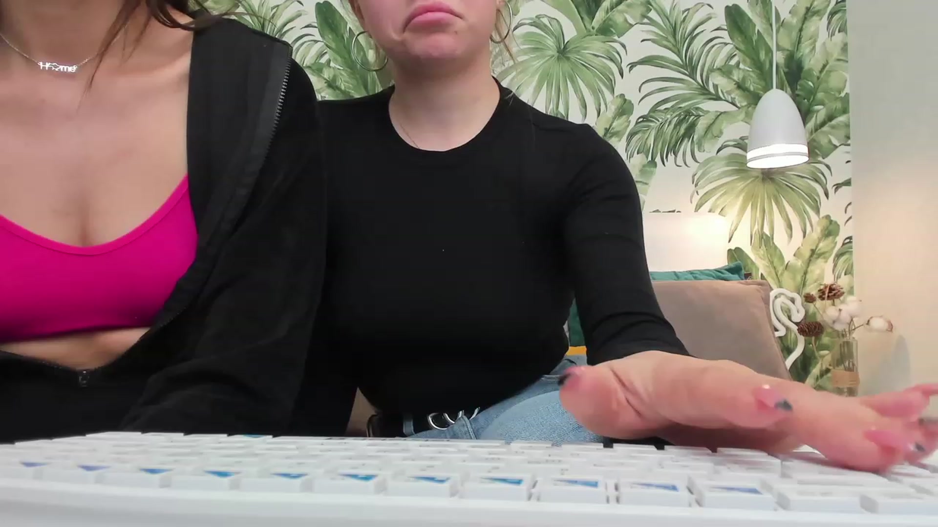 Gallery image thumbnail from SandraFitt's myfreecams stream on, 03/30/2023, 12:04 image 12 of 20