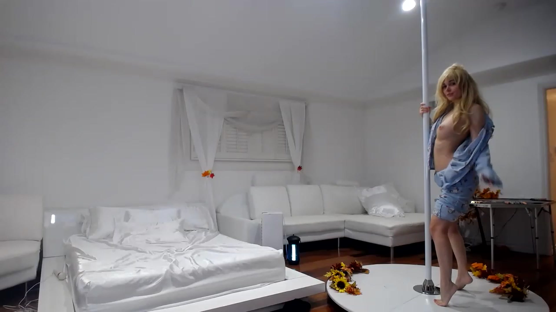 Gallery image thumbnail from SandraGPopa's myfreecams stream on, 11/14/2022, 11:11 image 17 of 20