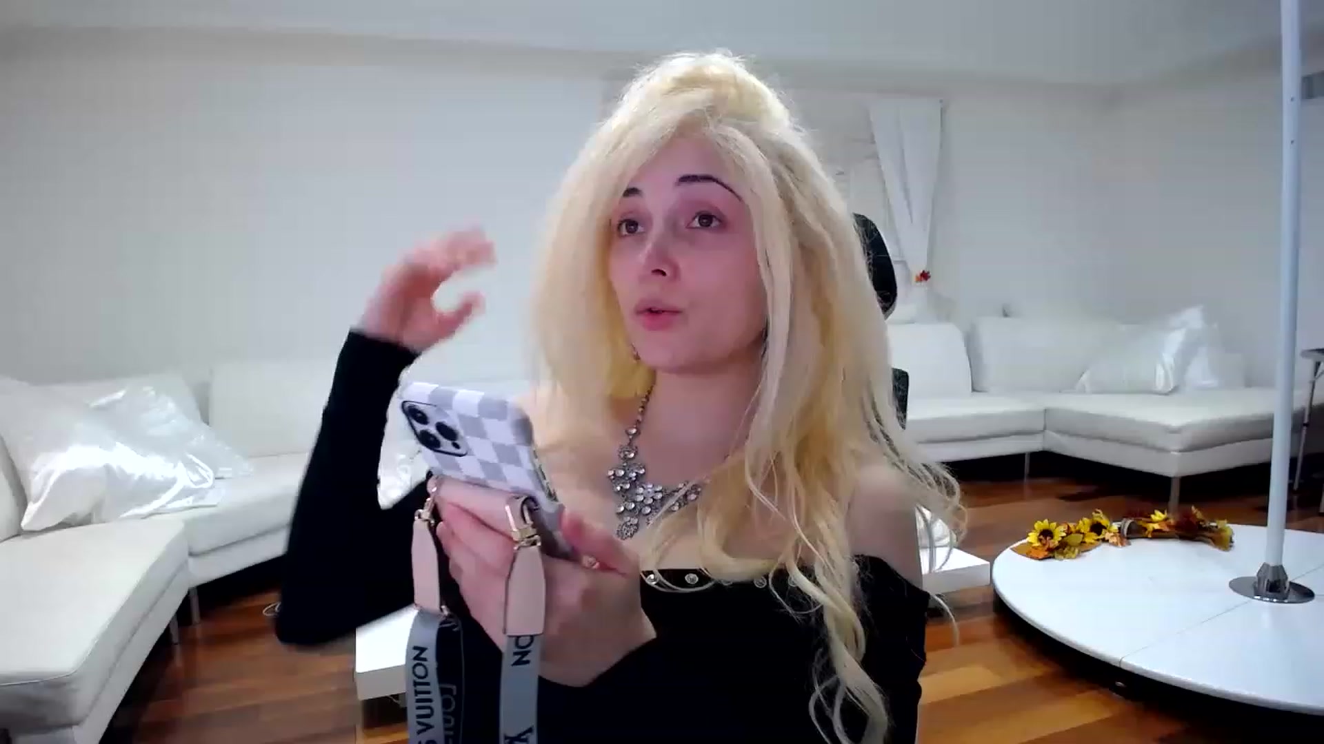 Gallery image thumbnail from SandraGPopa's myfreecams stream on, 11/27/2022, 06:44 image 5 of 20