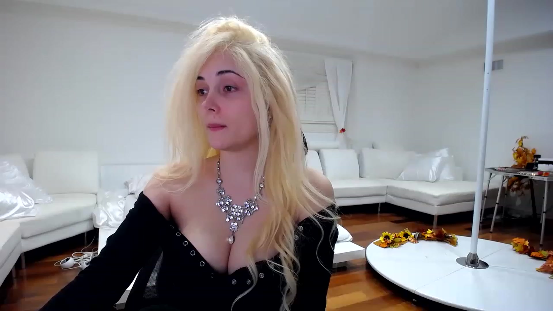 Gallery image thumbnail from SandraGPopa's myfreecams stream on, 11/27/2022, 06:44 image 9 of 20