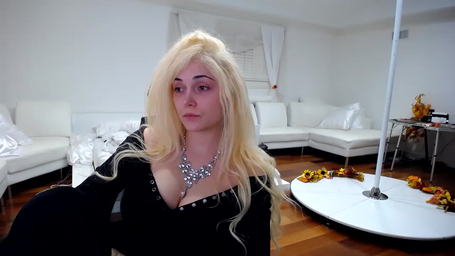 Gallery image thumbnail from SandraGPopa's myfreecams stream on, 11/27/2022, 06:44 image 10 of 20