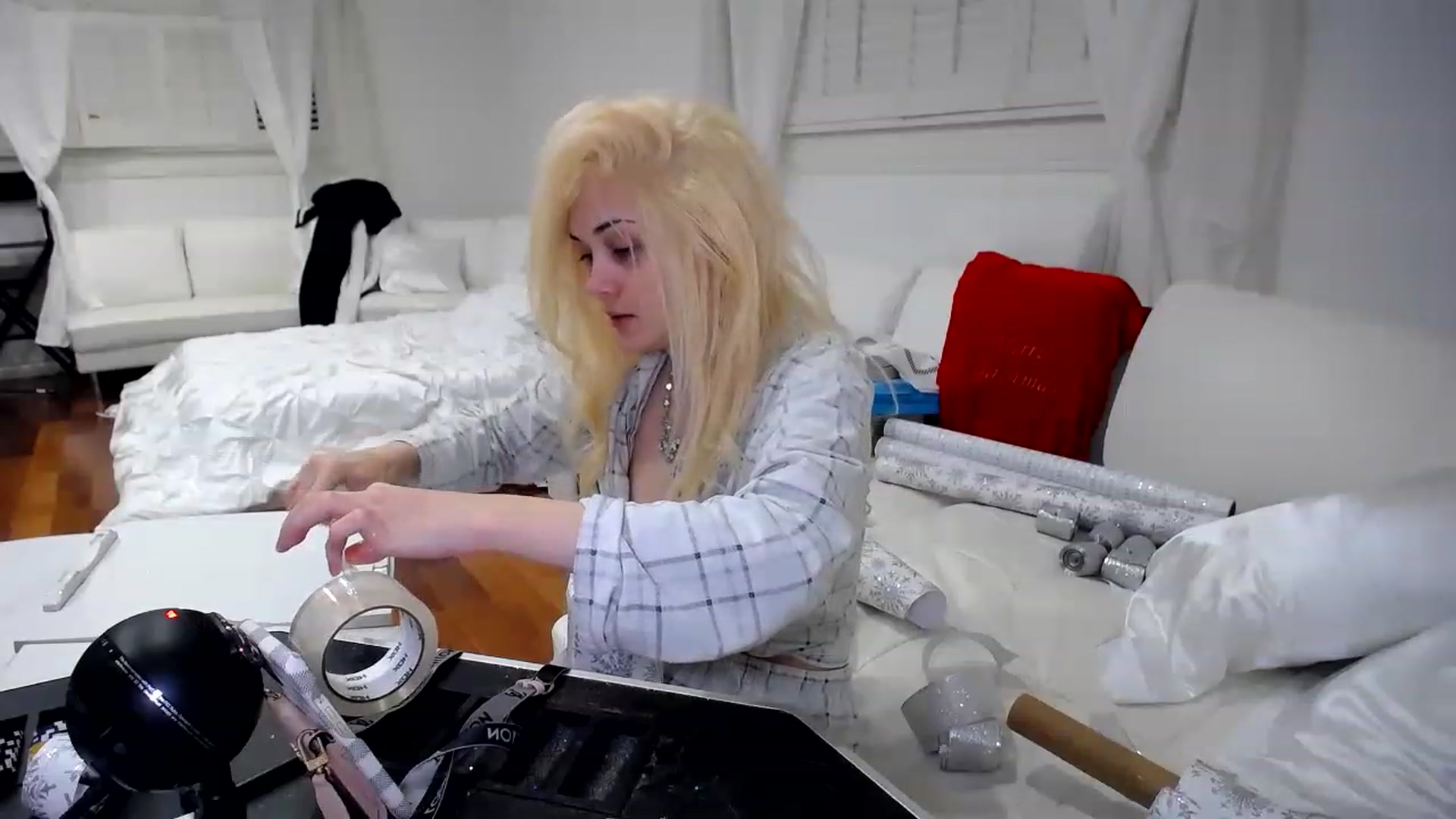 Gallery image thumbnail from SandraGPopa's myfreecams stream on, 12/24/2022, 11:58 image 4 of 20