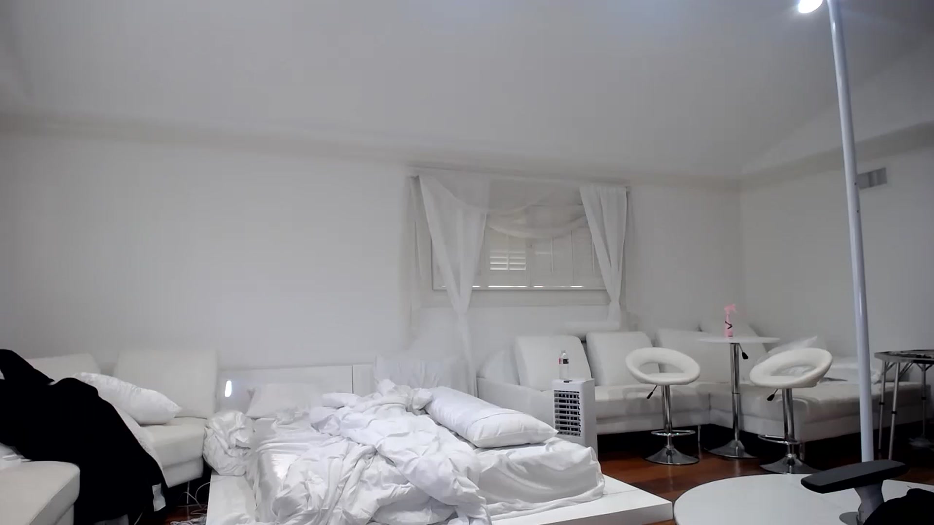 Gallery image thumbnail from SandraGPopa's myfreecams stream on, 01/17/2023, 01:33 image 3 of 20