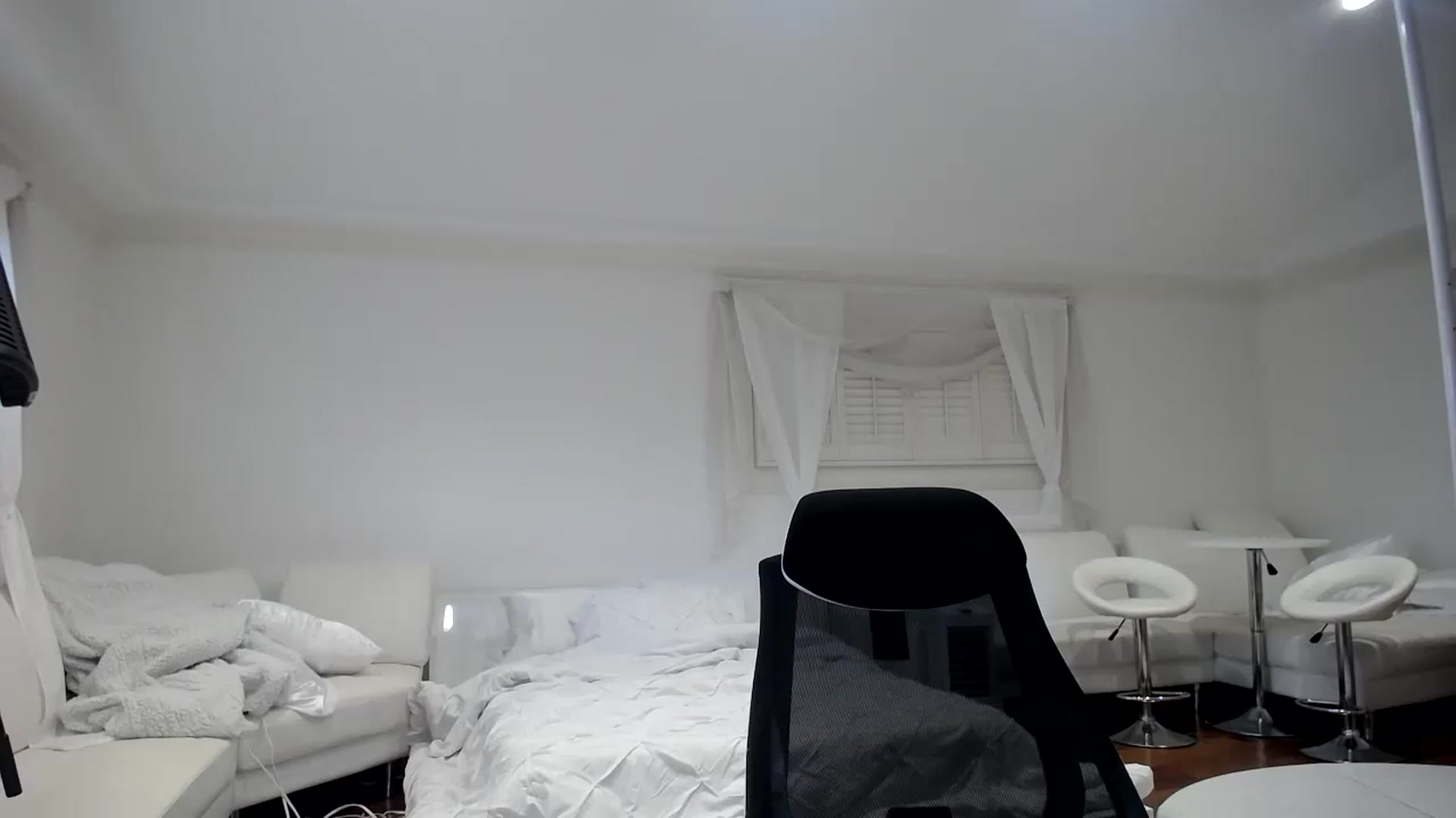 Gallery image thumbnail from SandraGPopa's myfreecams stream on, 01/17/2023, 01:33 image 9 of 20