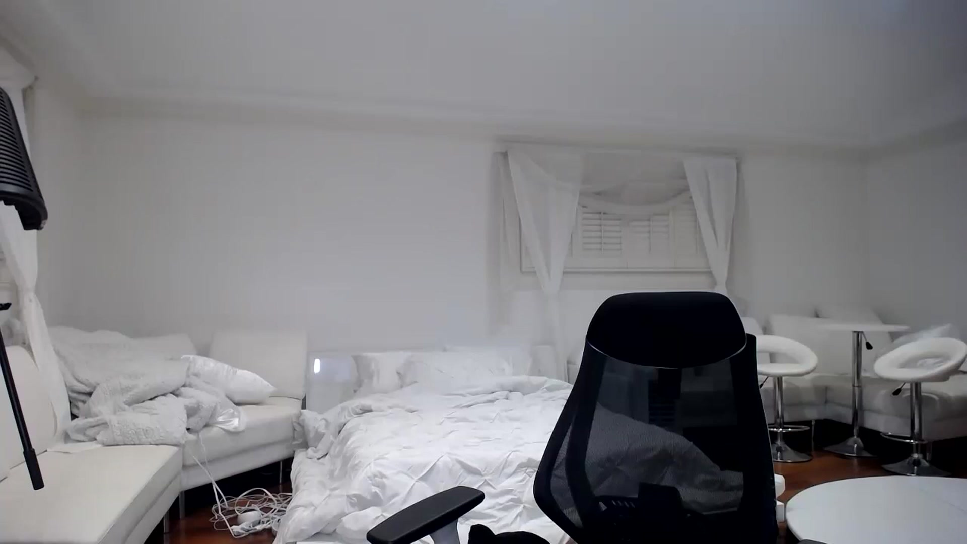 Gallery image thumbnail from SandraGPopa's myfreecams stream on, 01/17/2023, 01:33 image 17 of 20