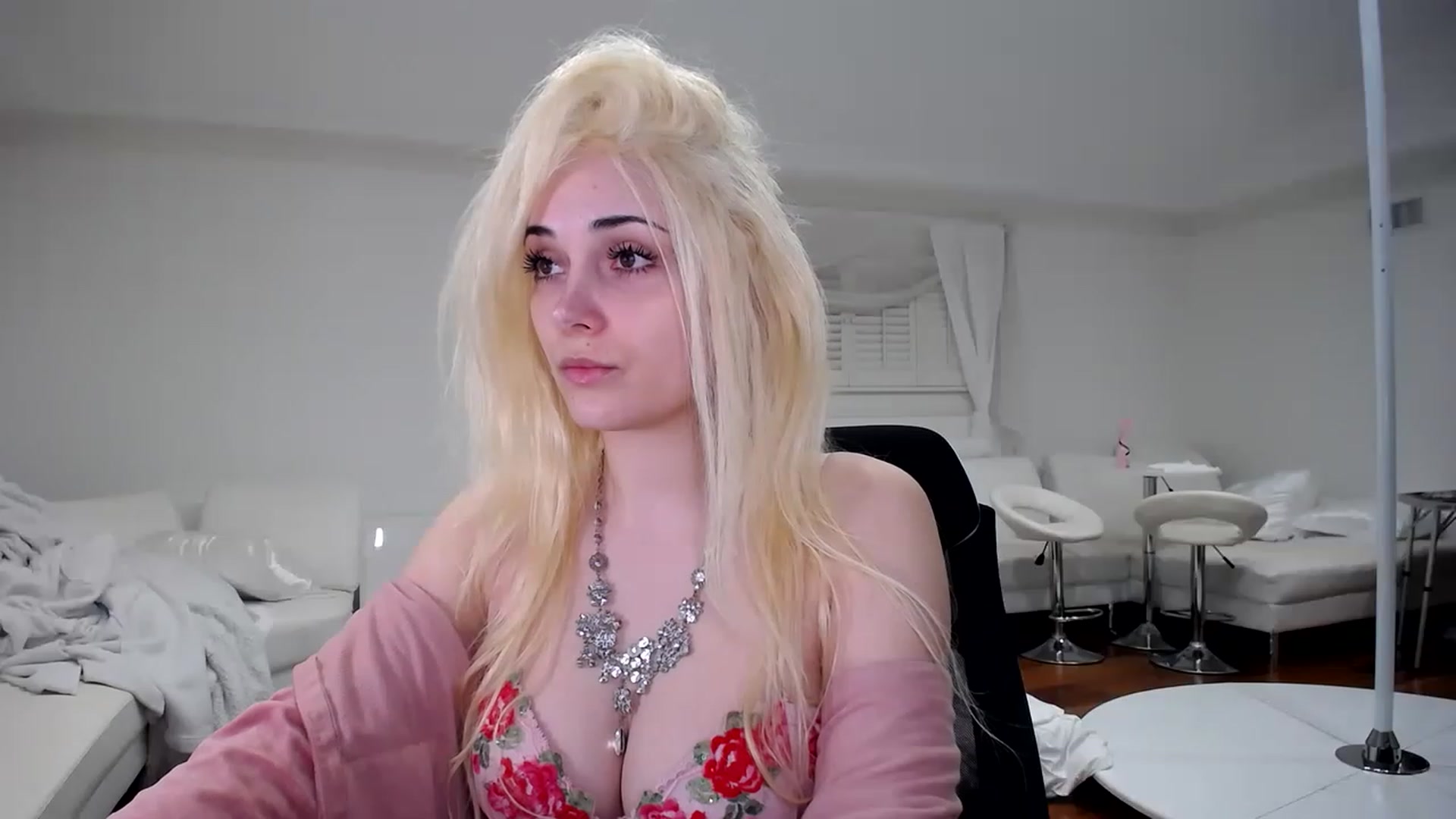 Gallery image thumbnail from SandraGPopa's myfreecams stream on, 01/21/2023, 08:33 image 20 of 20