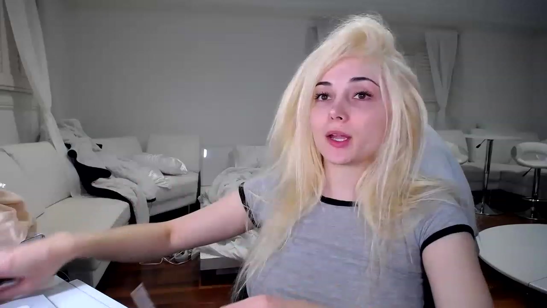 Gallery image thumbnail from SandraGPopa's myfreecams stream on, 01/28/2023, 05:51 image 11 of 20