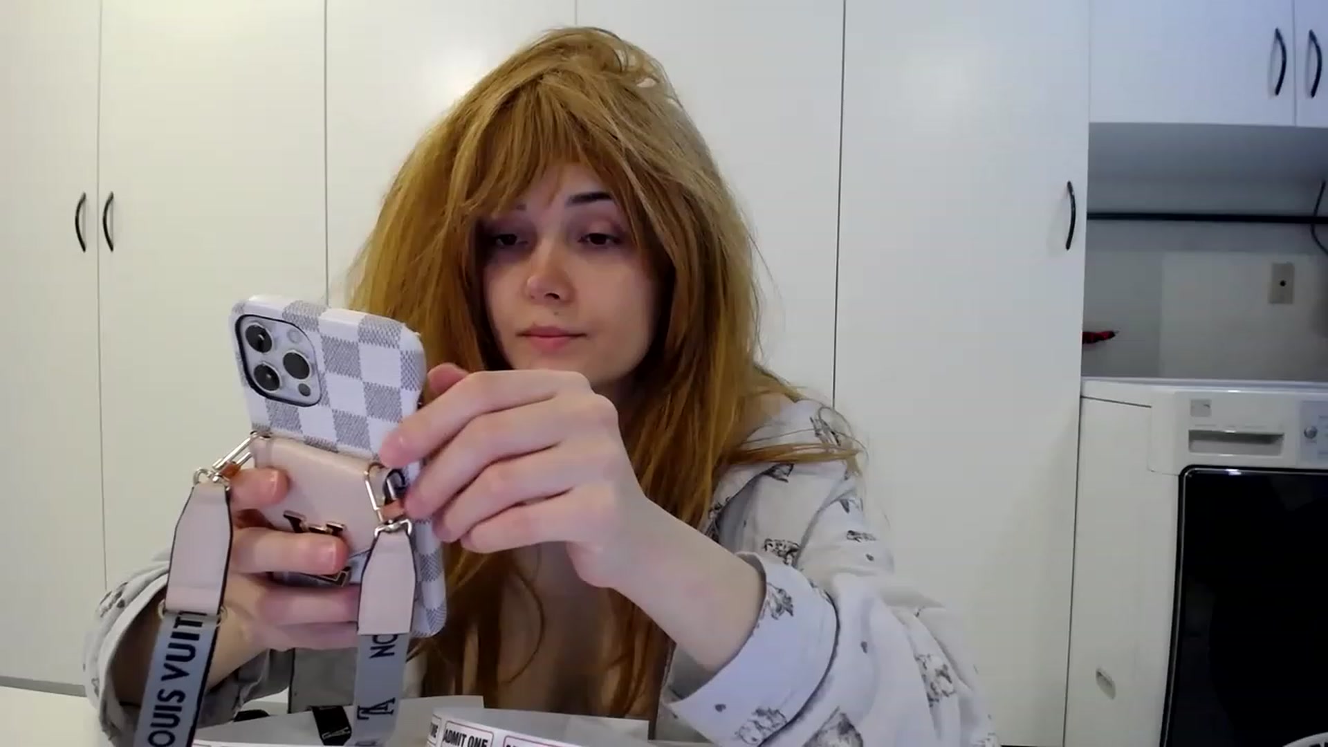 Gallery image thumbnail from SandraGPopa's myfreecams stream on, 02/17/2023, 05:32 image 15 of 20