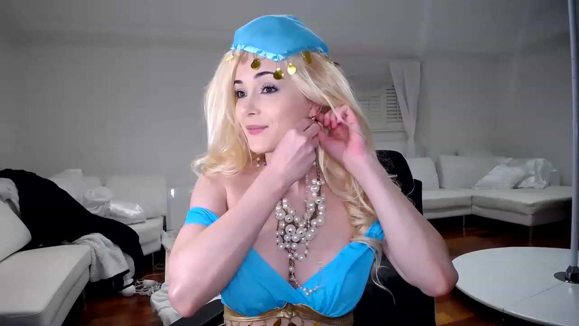 Gallery image thumbnail from SandraGPopa's myfreecams stream on, 02/18/2023, 10:56 image 6 of 20