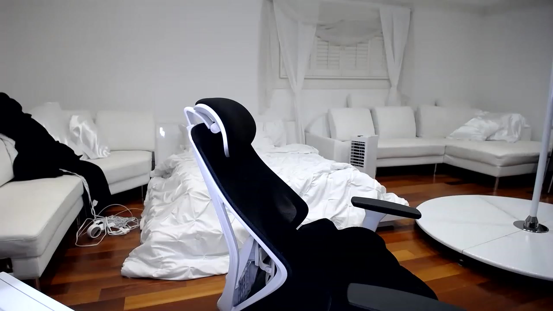 Gallery image thumbnail from SandraGPopa's myfreecams stream on, 02/20/2023, 07:23 image 20 of 20