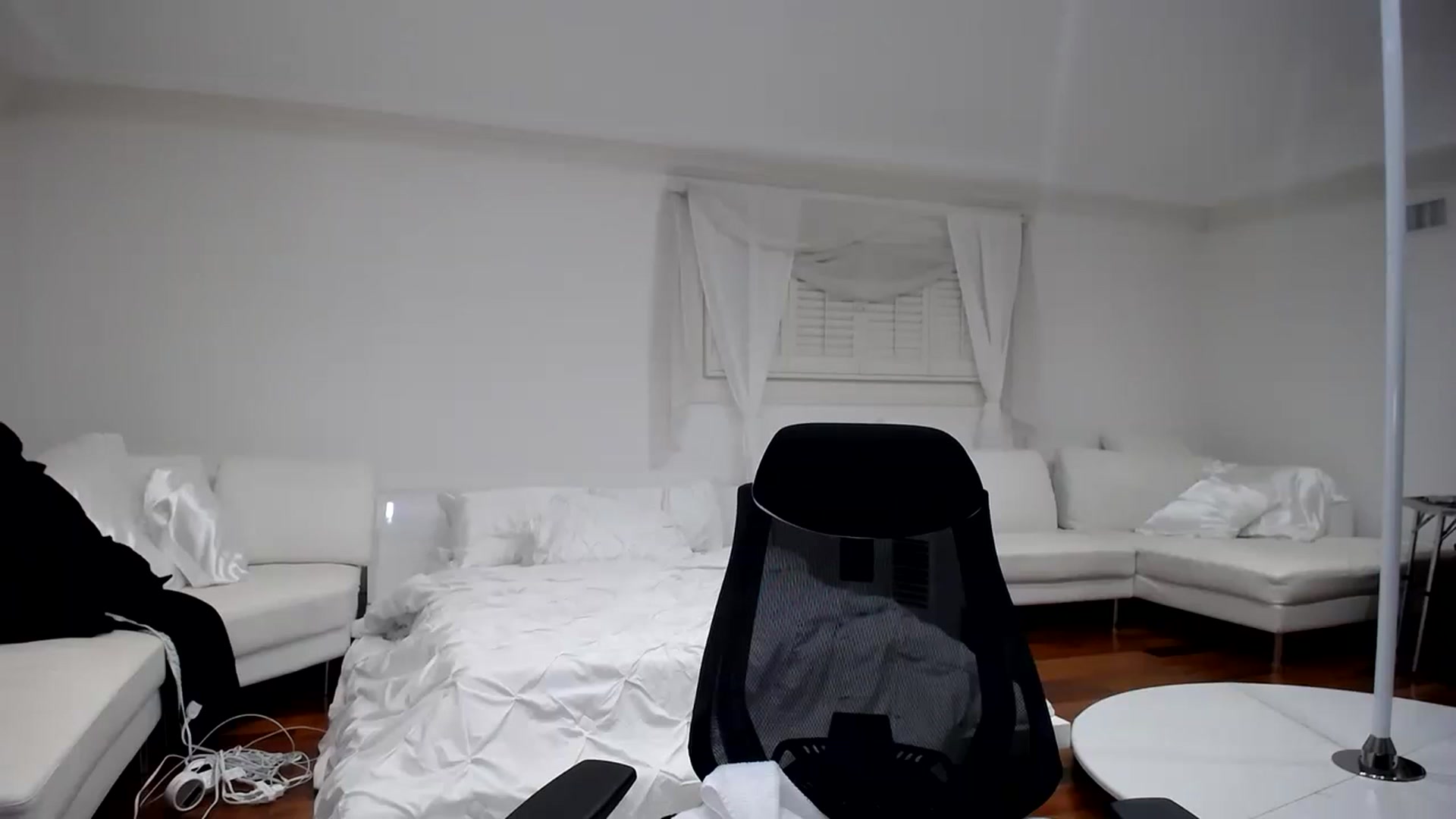 Gallery image thumbnail from SandraGPopa's myfreecams stream on, 02/20/2023, 08:37 image 19 of 20