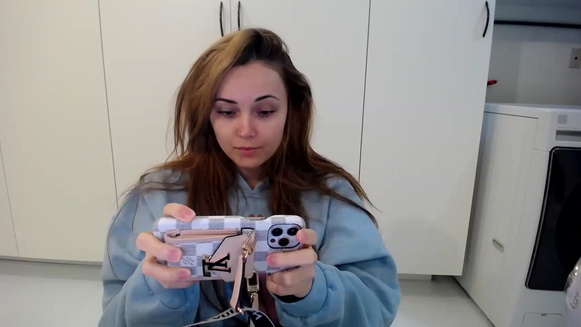 Gallery image thumbnail from SandraGPopa's myfreecams stream on, 02/24/2023, 09:15 image 3 of 20