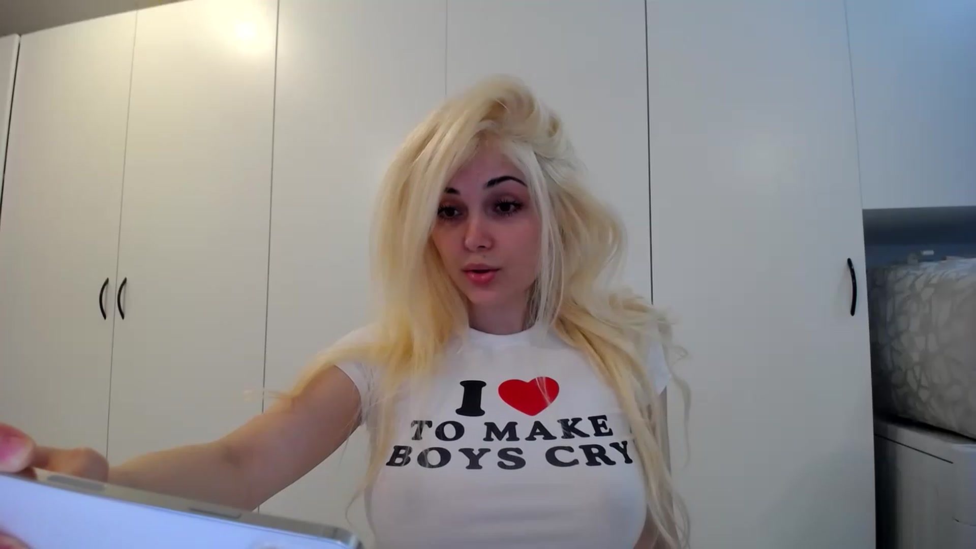 Gallery image thumbnail from SandraGPopa's myfreecams stream on, 03/12/2023, 16:27 image 9 of 20