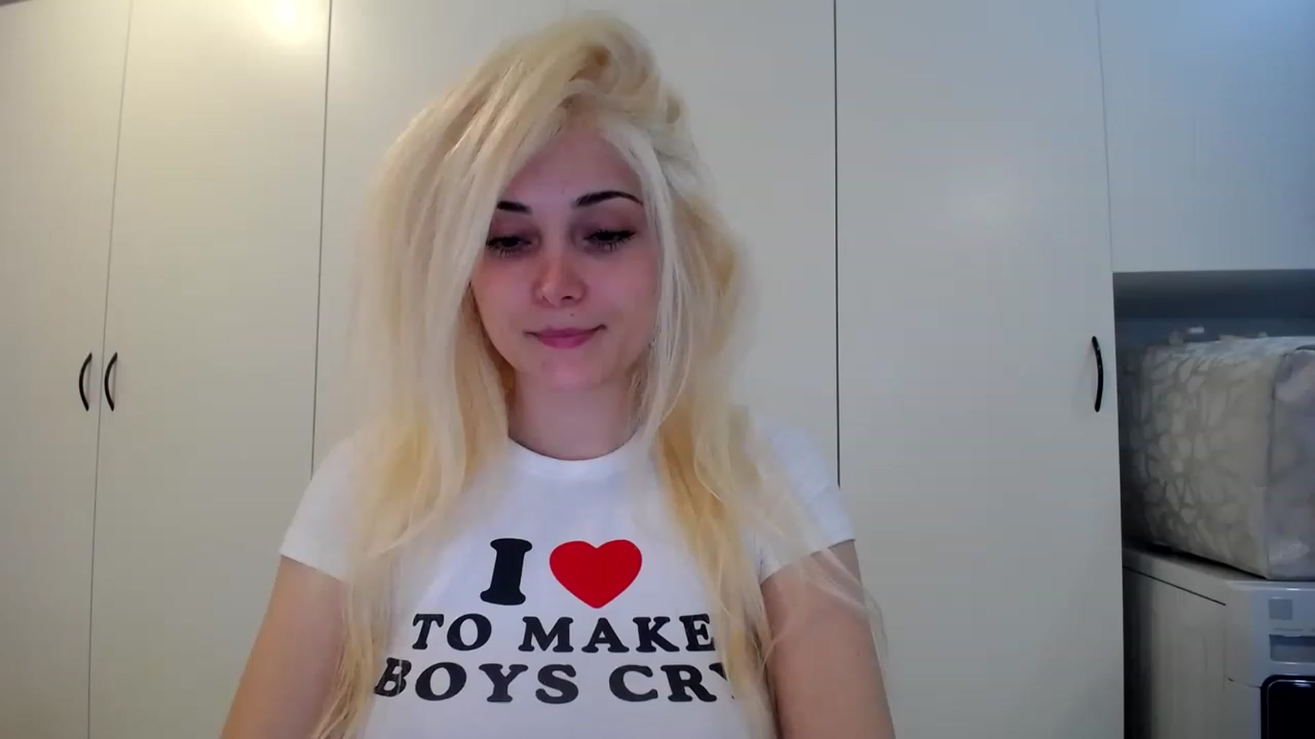 Gallery image thumbnail from SandraGPopa's myfreecams stream on, 03/12/2023, 16:27 image 20 of 20