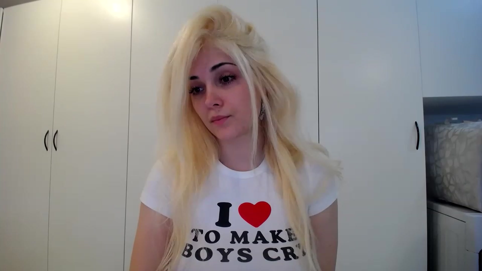 Gallery image thumbnail from SandraGPopa's myfreecams stream on, 03/12/2023, 16:27 image 12 of 20