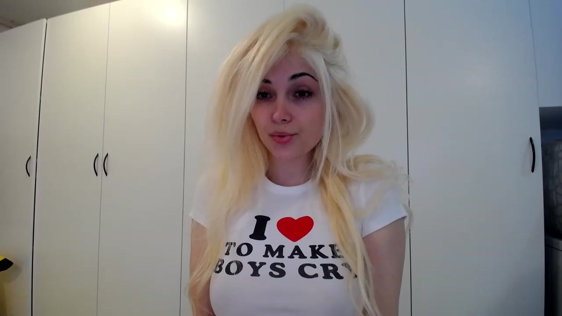 Gallery image thumbnail from SandraGPopa's myfreecams stream on, 03/12/2023, 16:27 image 11 of 20
