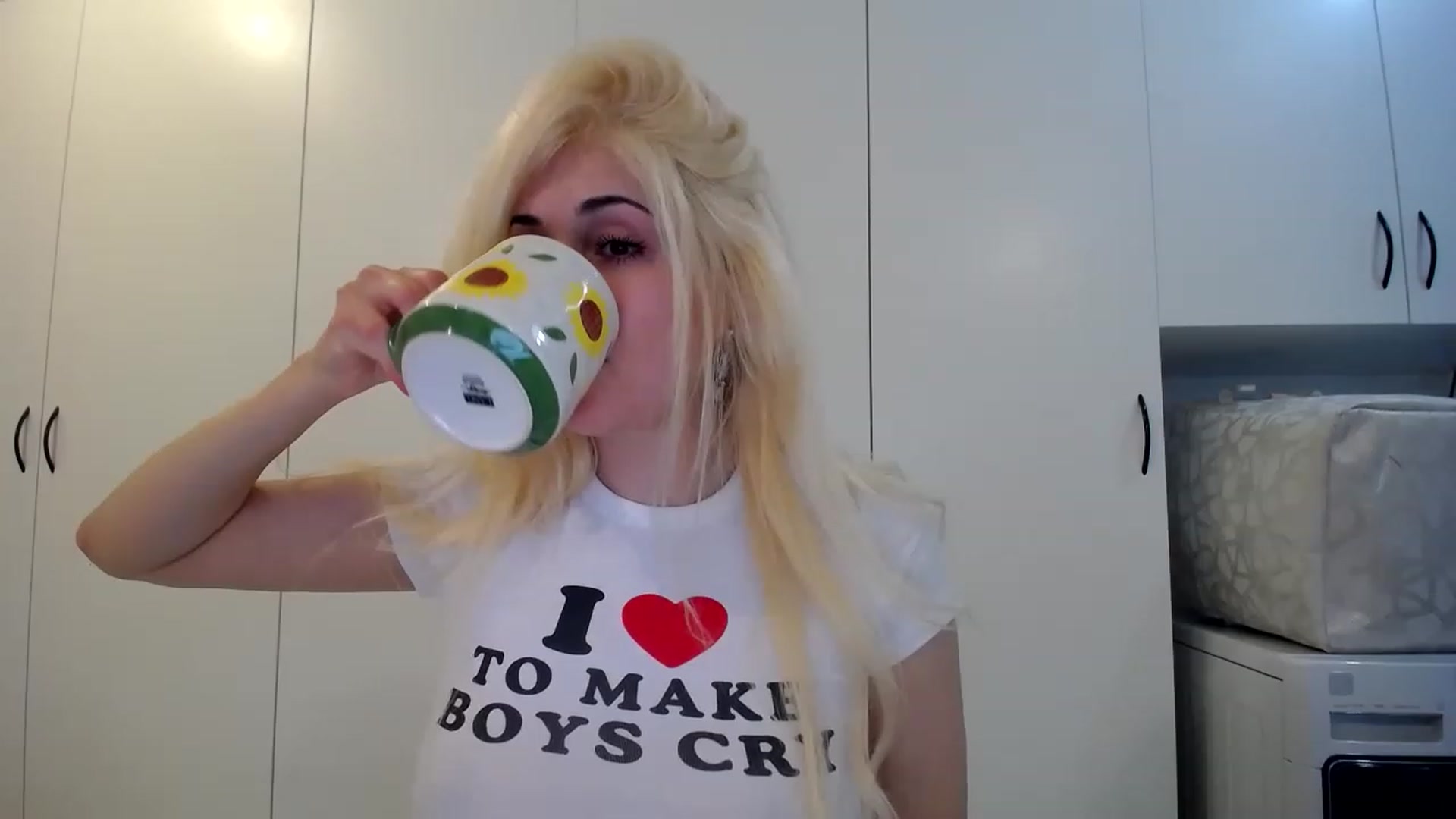 Gallery image thumbnail from SandraGPopa's myfreecams stream on, 03/12/2023, 16:27 image 5 of 20
