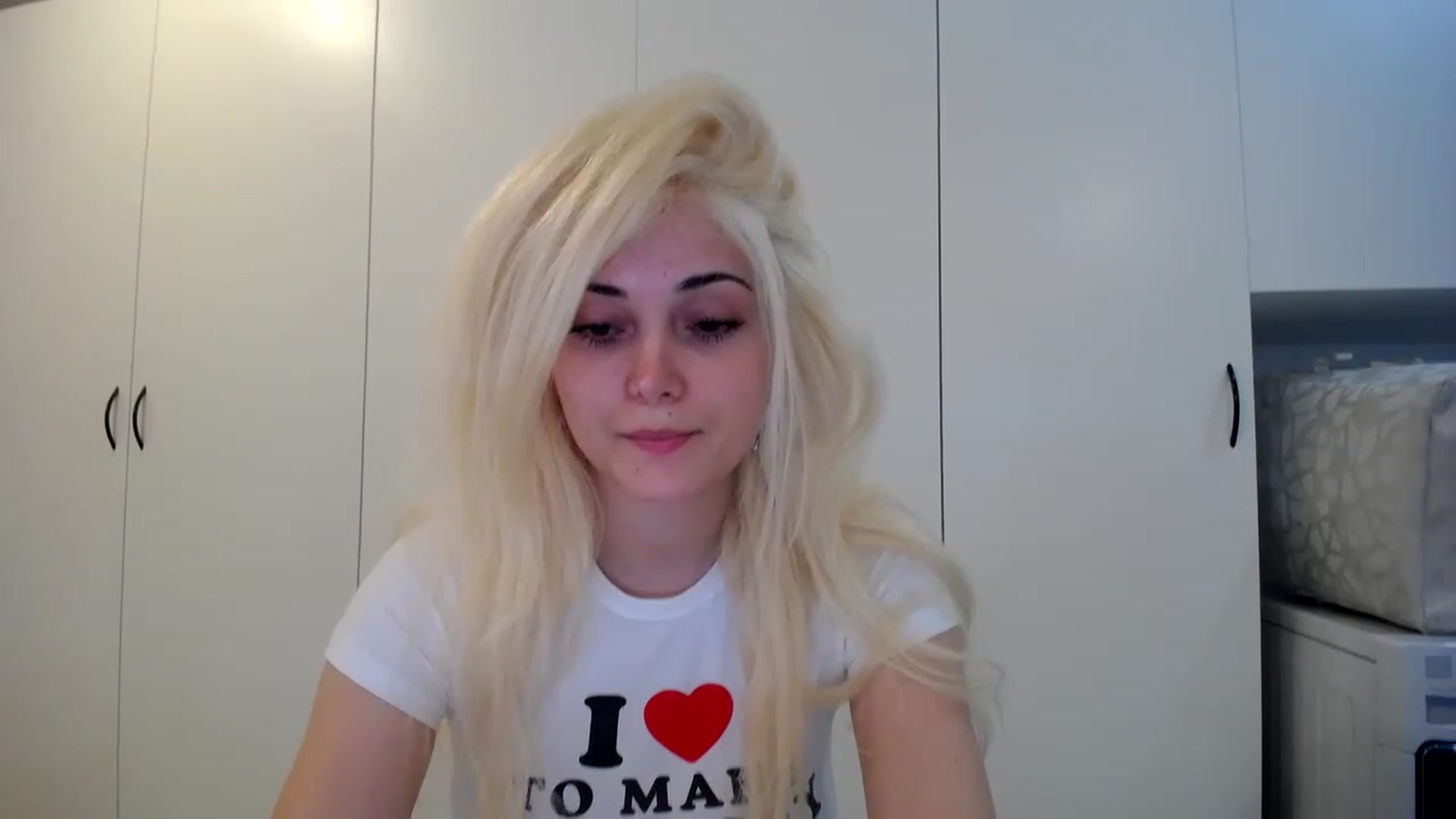 Gallery image thumbnail from SandraGPopa's myfreecams stream on, 03/12/2023, 16:27 image 13 of 20