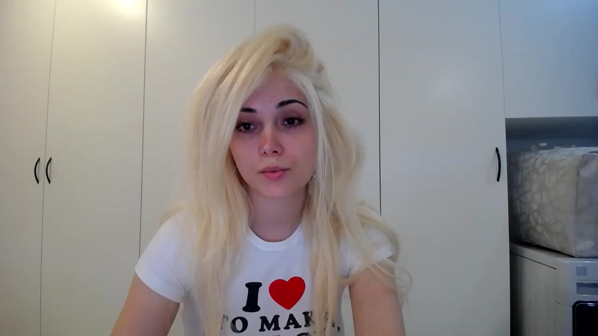 Gallery image thumbnail from SandraGPopa's myfreecams stream on, 03/12/2023, 16:27 image 14 of 20
