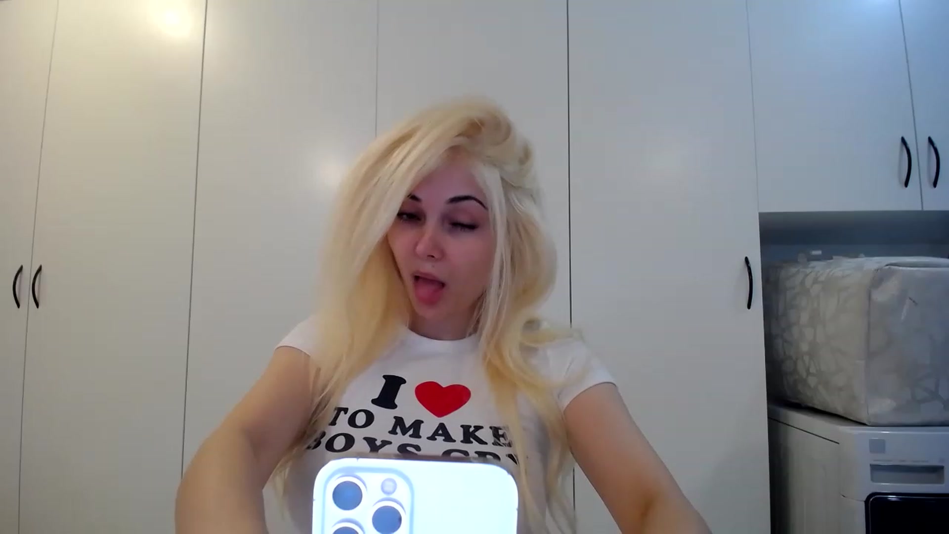 Gallery image thumbnail from SandraGPopa's myfreecams stream on, 03/12/2023, 16:27 image 3 of 20