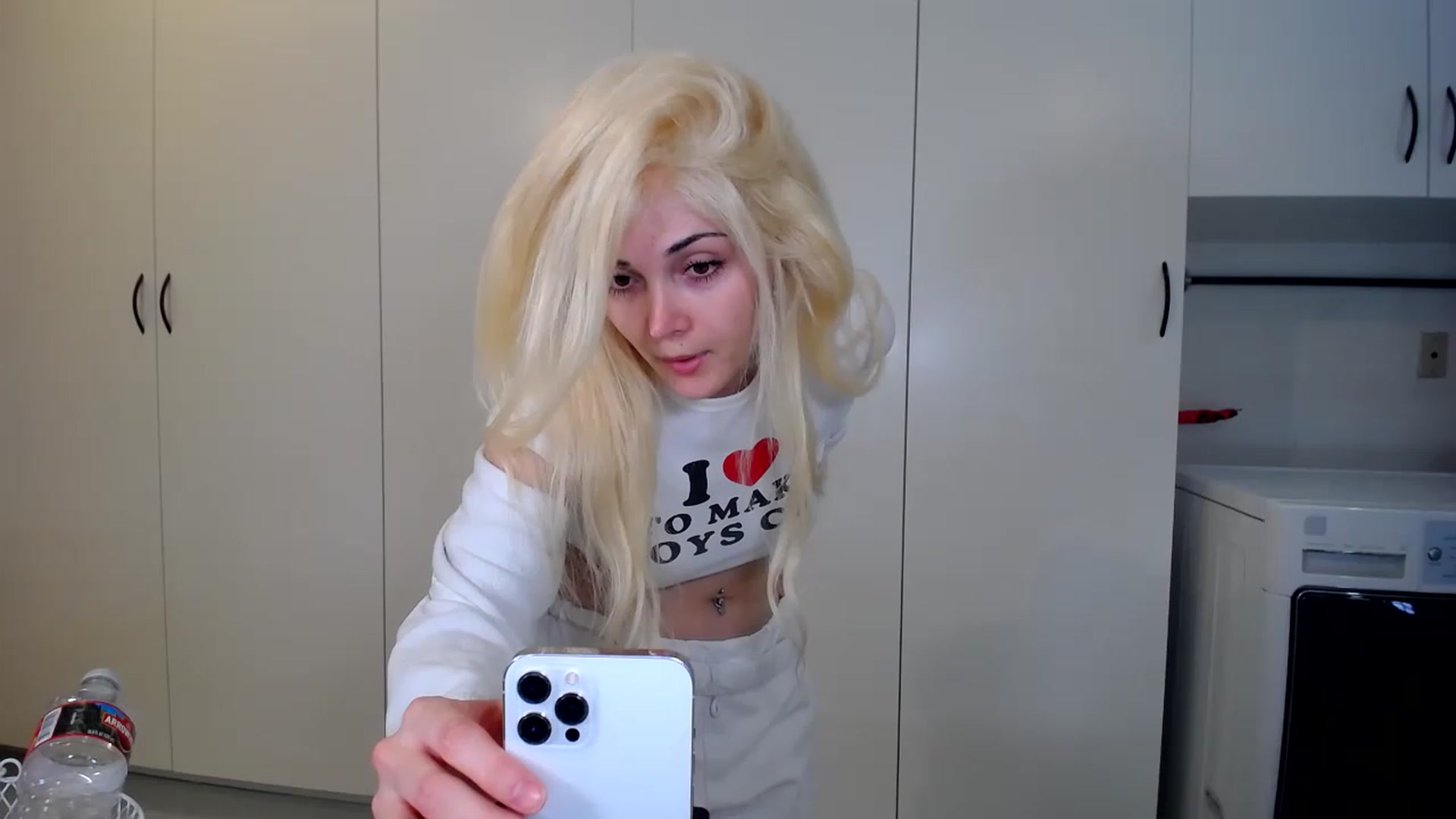 Gallery image thumbnail from SandraGPopa's myfreecams stream on, 03/12/2023, 17:37 image 6 of 20