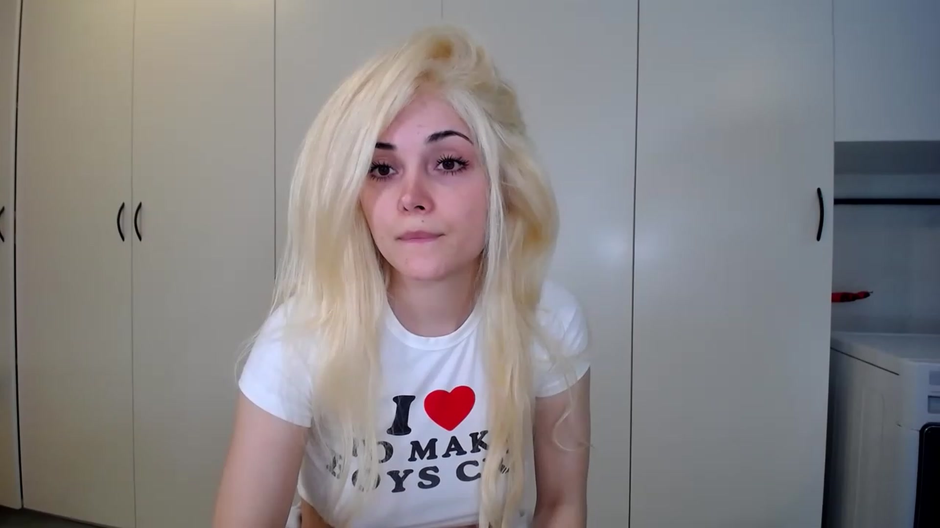 Gallery image thumbnail from SandraGPopa's myfreecams stream on, 03/12/2023, 17:37 image 10 of 20